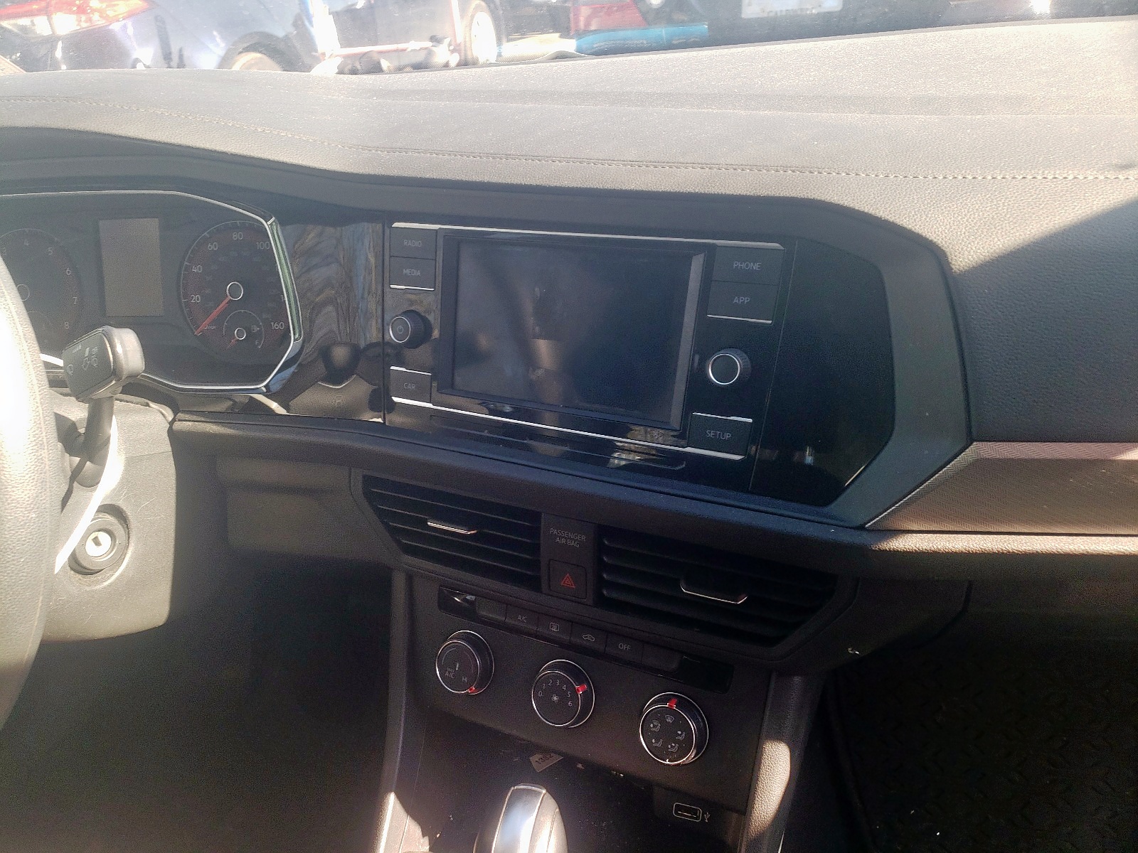 Photo 9 from auction – 2019 VOLKSWAGEN JETTA S with VIN 3VWC57BUXKM218855