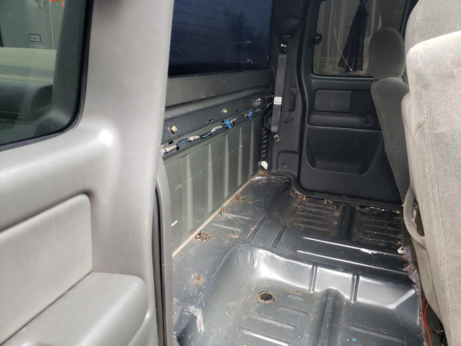 Photo 6 from auction – 2003 CHEVROLET SILVERADO with VIN 2GCEK19T731383494