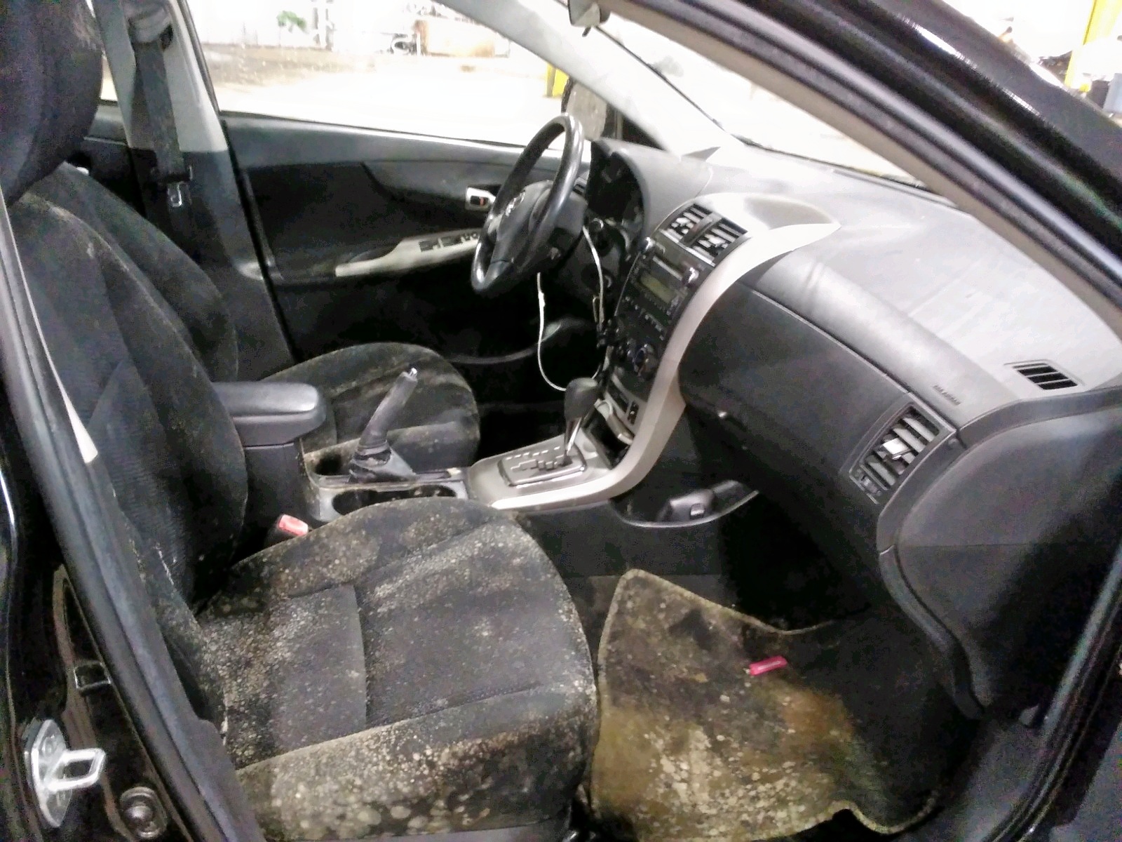Photo 5 from auction – 2010 TOYOTA COROLLA SE with VIN 2T1BU4EE1AC525701
