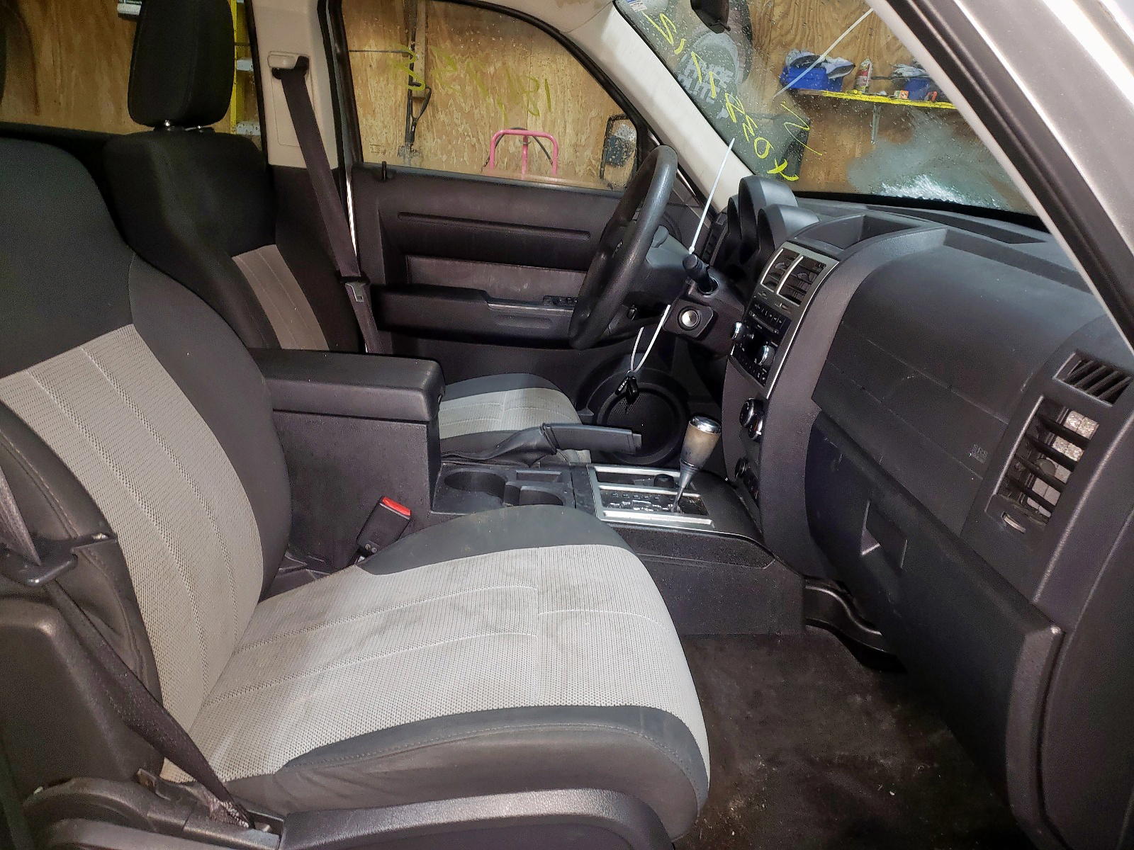 Photo 5 from auction – 2008 DODGE NITRO SXT with VIN 1D8GU28K38W272931