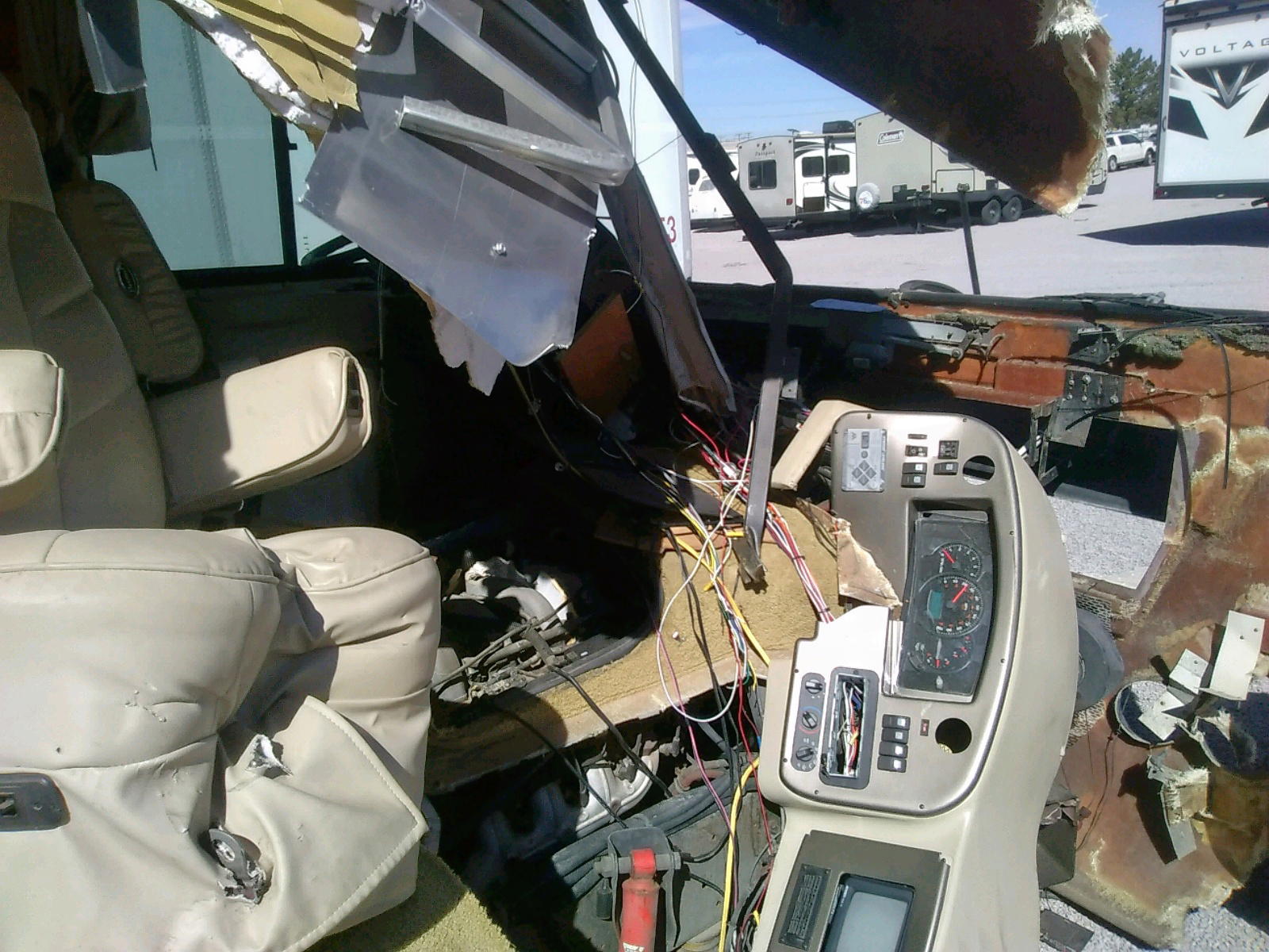 Photo 9 from auction – 2004 MNAC MOTORHOME with VIN 5B4MP67G743389667