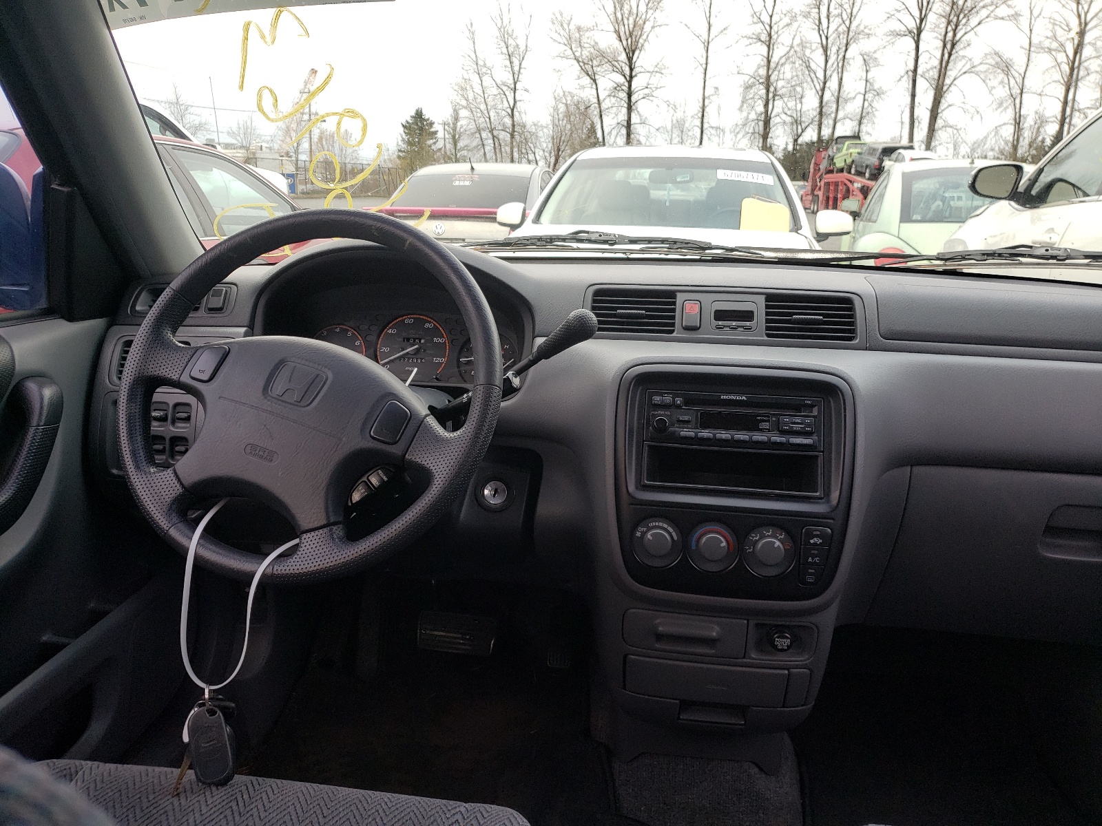 Photo 9 from auction – 1998 HONDA CR-V EX with VIN JHLRD1869WC040310
