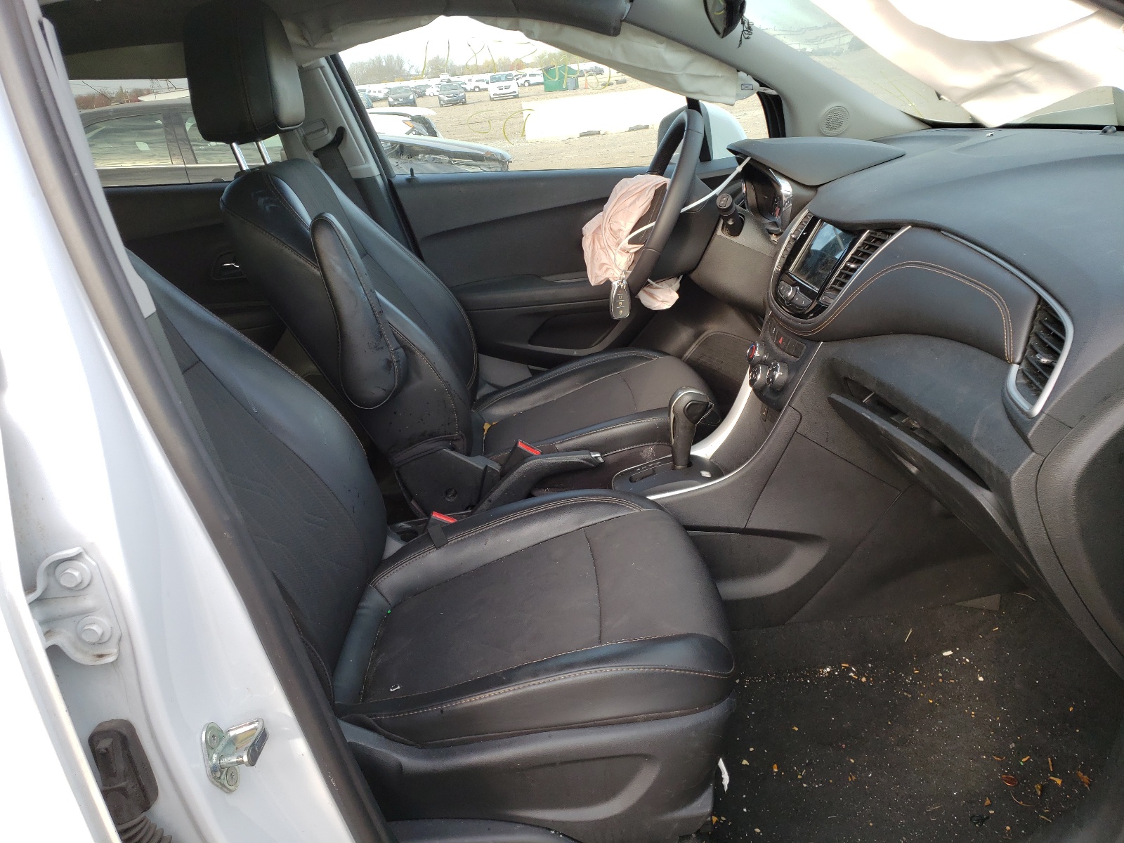 Photo 5 from auction – 2018 CHEVROLET TRAX 1LT with VIN 3GNCJLSB6JL328156