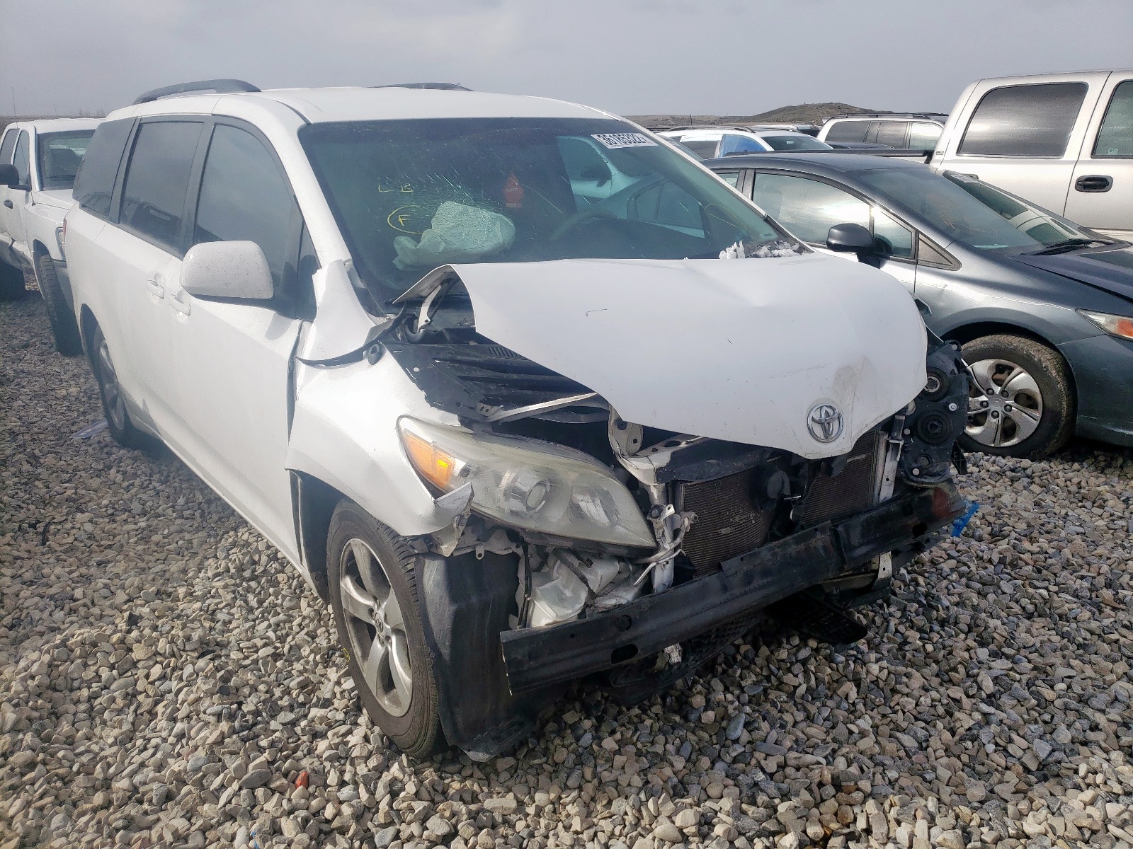 TOYOTA SIENNA LE 2011 with VIN 5TDKK3DCXBS014867 - Photo from auction
