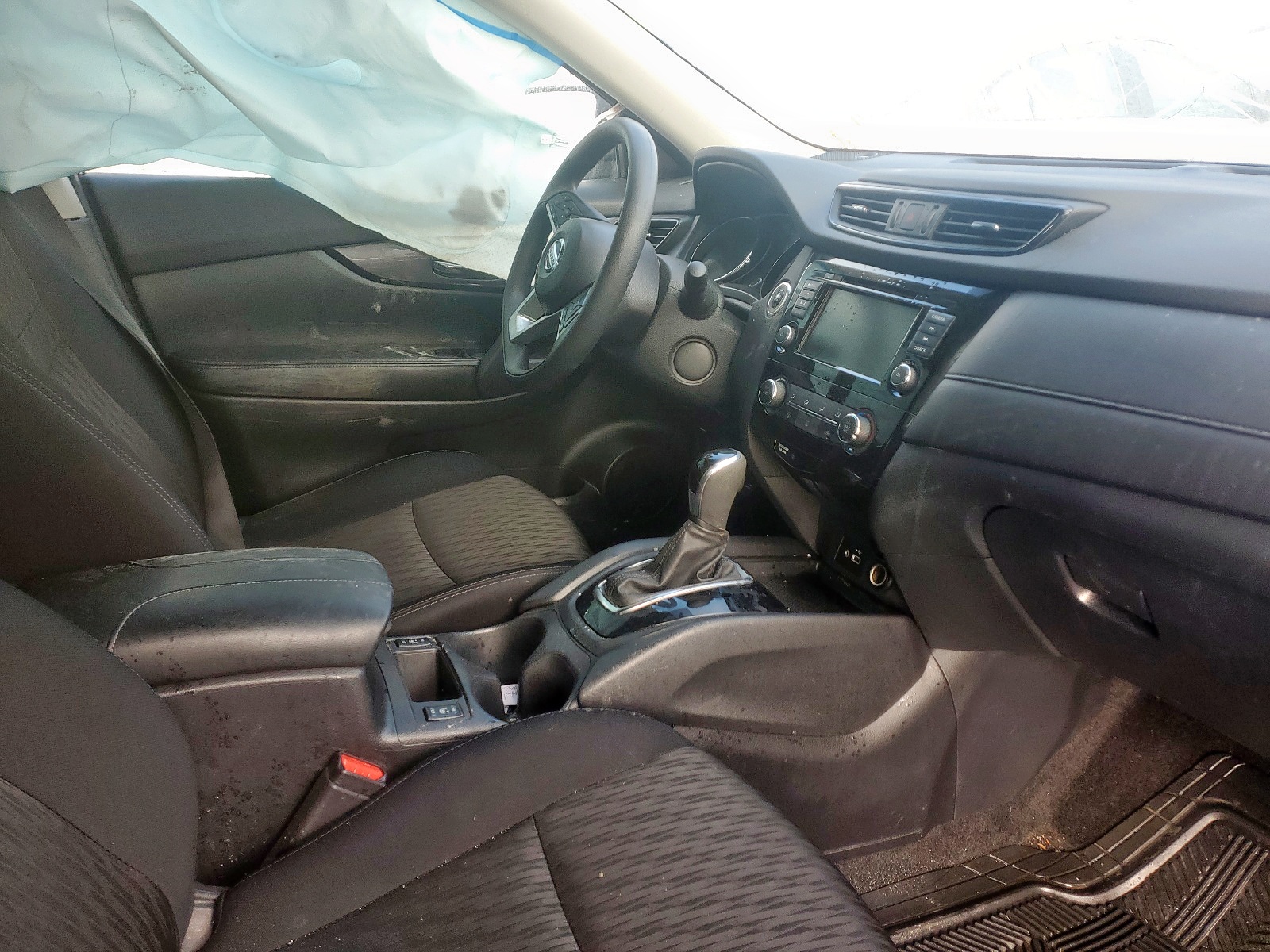 Photo 5 from auction – 2019 NISSAN ROGUE S with VIN 5N1AT2MV2KC708017