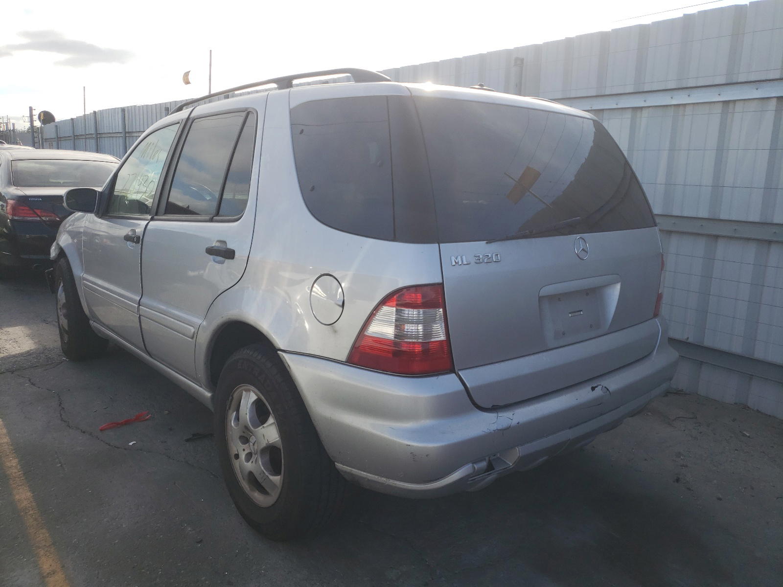 Photo 3 from auction – 2002 MERCEDES-BENZ ML-CLASS with VIN 4JGAB54E82A360501