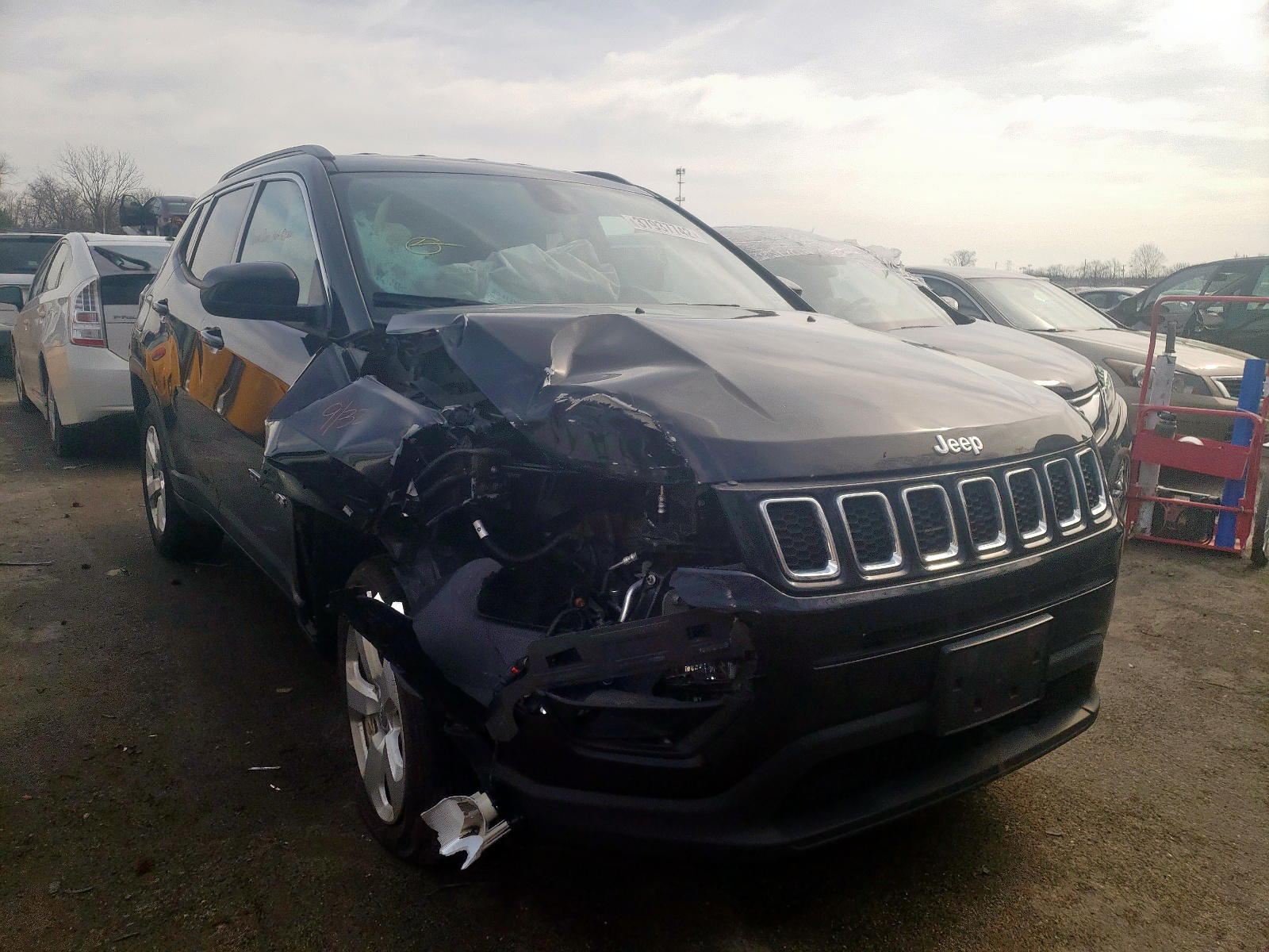 JEEP COMPASS LA 2019 with VIN 3C4NJDBB0KT678469 - Photo from auction