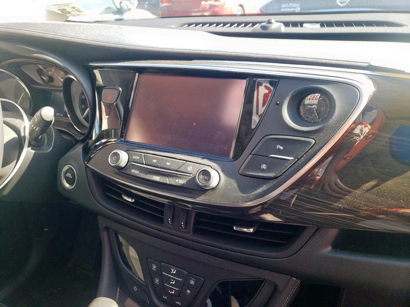 Photo 9 from auction – 2020 BUICK ENVISION E with VIN LRBFXCSA3LD060041