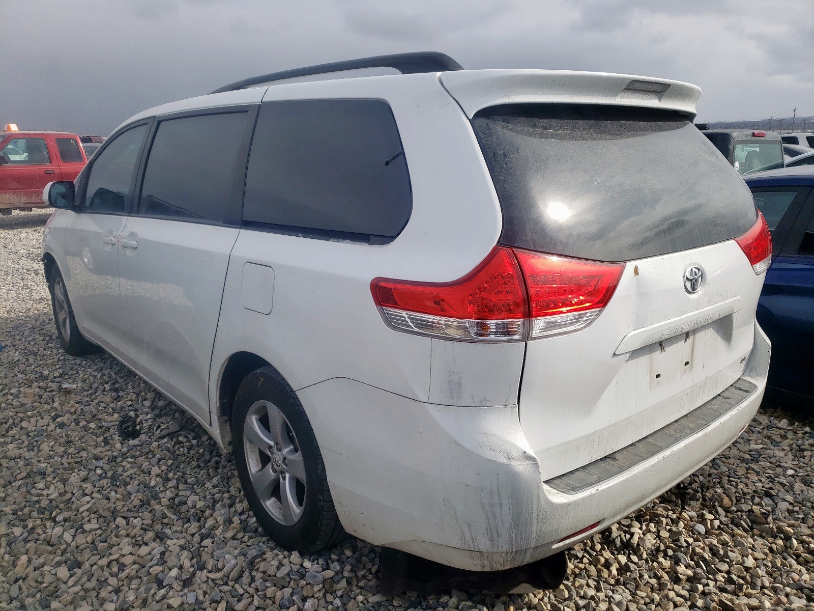 Photo 3 from auction – 2011 TOYOTA SIENNA LE with VIN 5TDKK3DCXBS014867