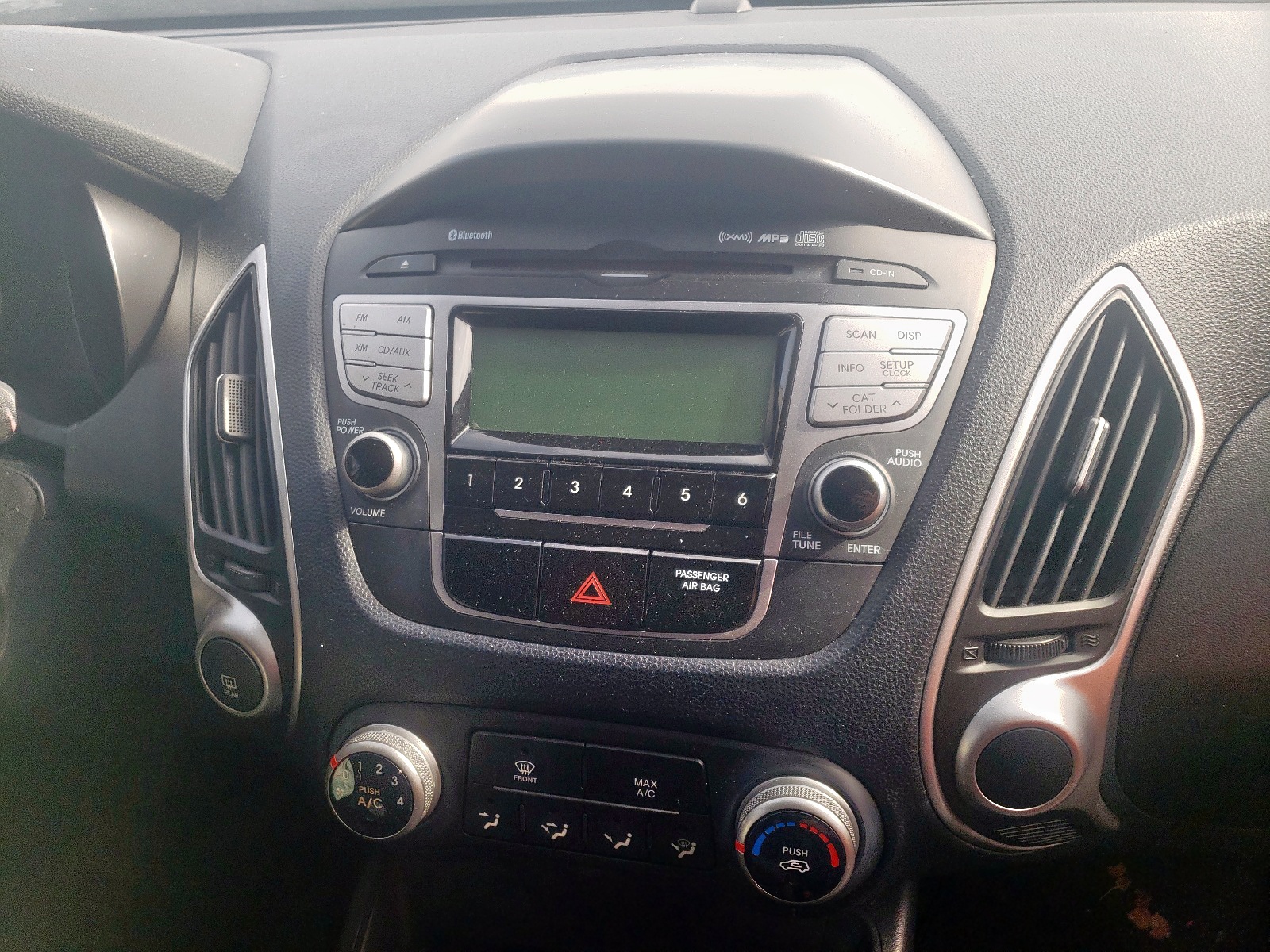 Photo 9 from auction – 2011 HYUNDAI TUCSON GLS with VIN KM8JU3AC8BU290675