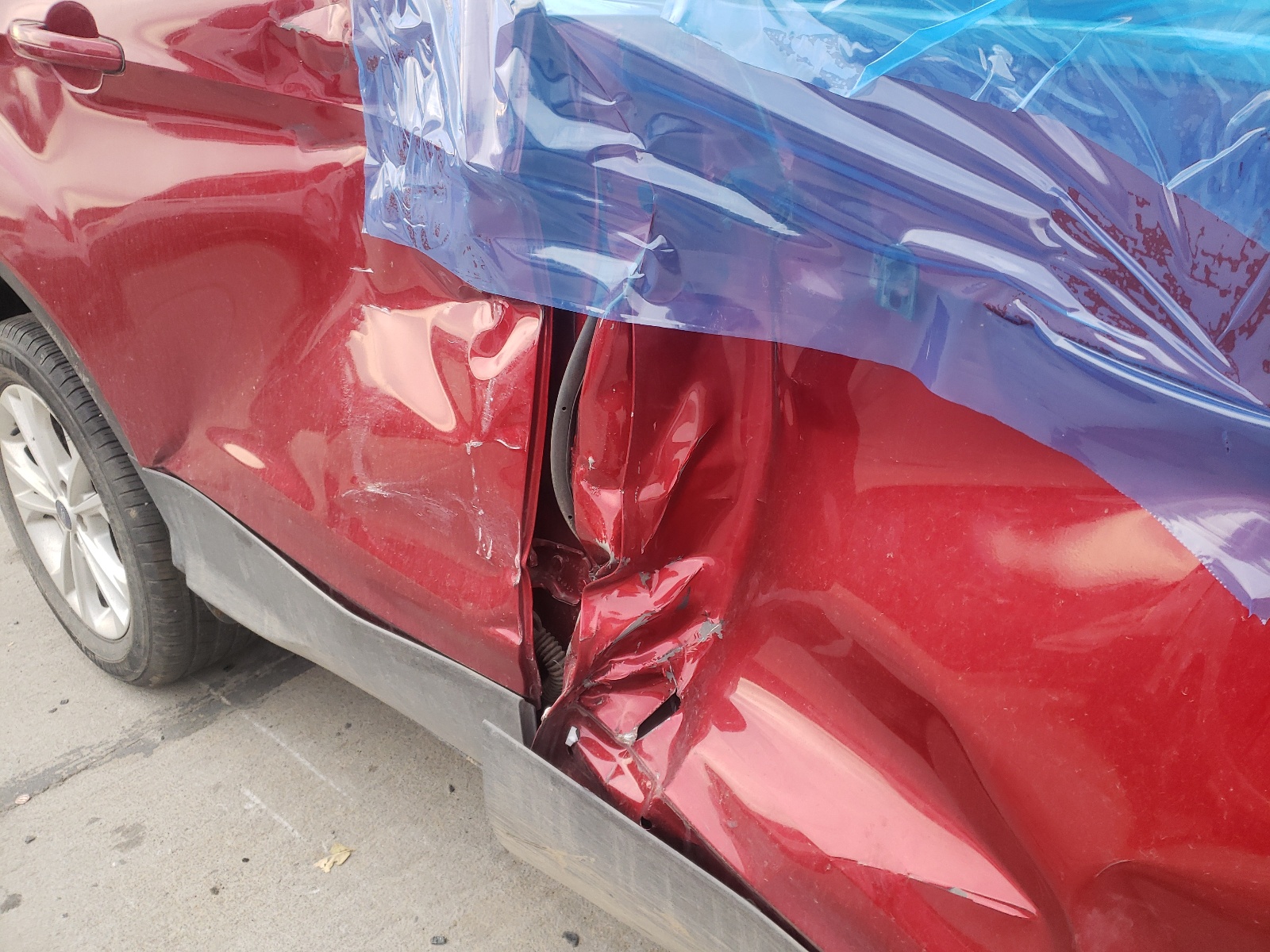Photo 9 from auction – 2018 FORD ESCAPE SE with VIN 1FMCU9GD1JUD15944
