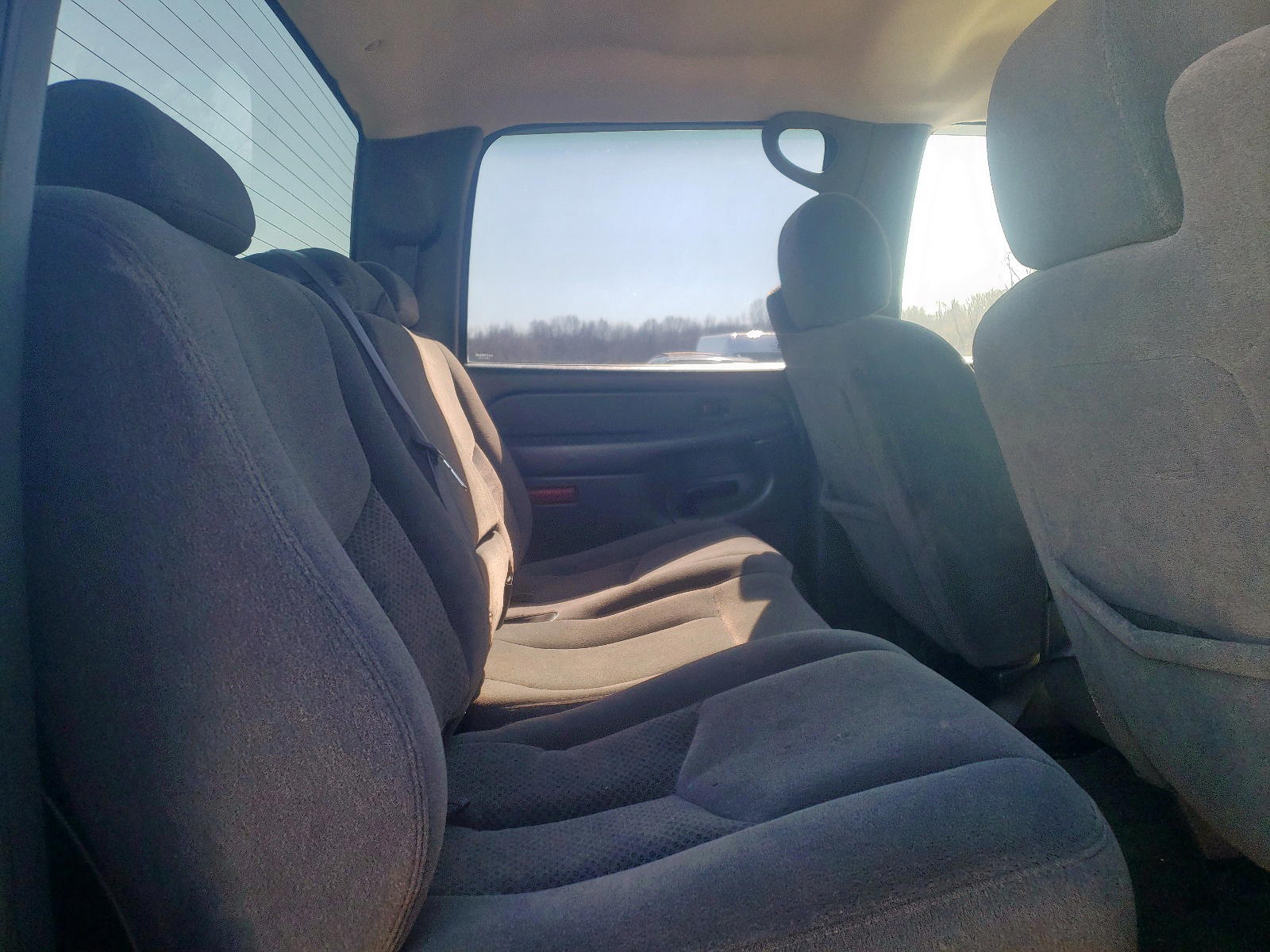 Photo 6 from auction – 2005 CHEVROLET SILVERADO with VIN 2GCEK13T451148160