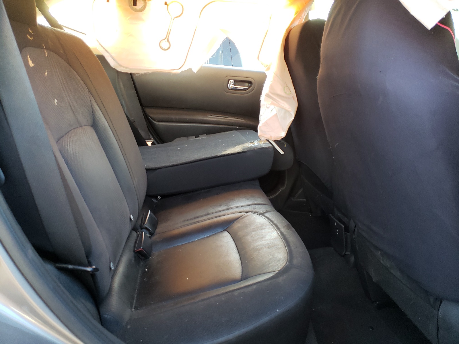 Photo 6 from auction – 2011 NISSAN ROGUE S with VIN JN8AS5MV8BW683247