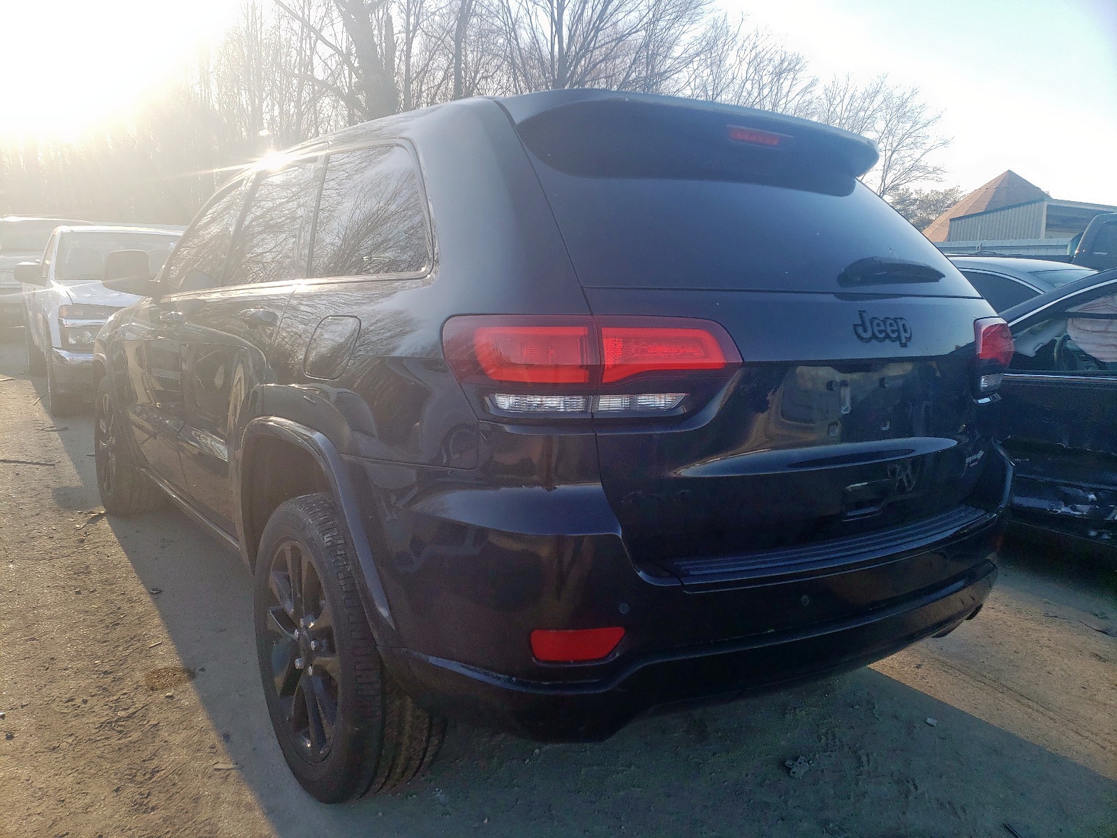 Photo 3 from auction – 2017 JEEP GRAND CHER with VIN 1C4RJFAGXHC701626