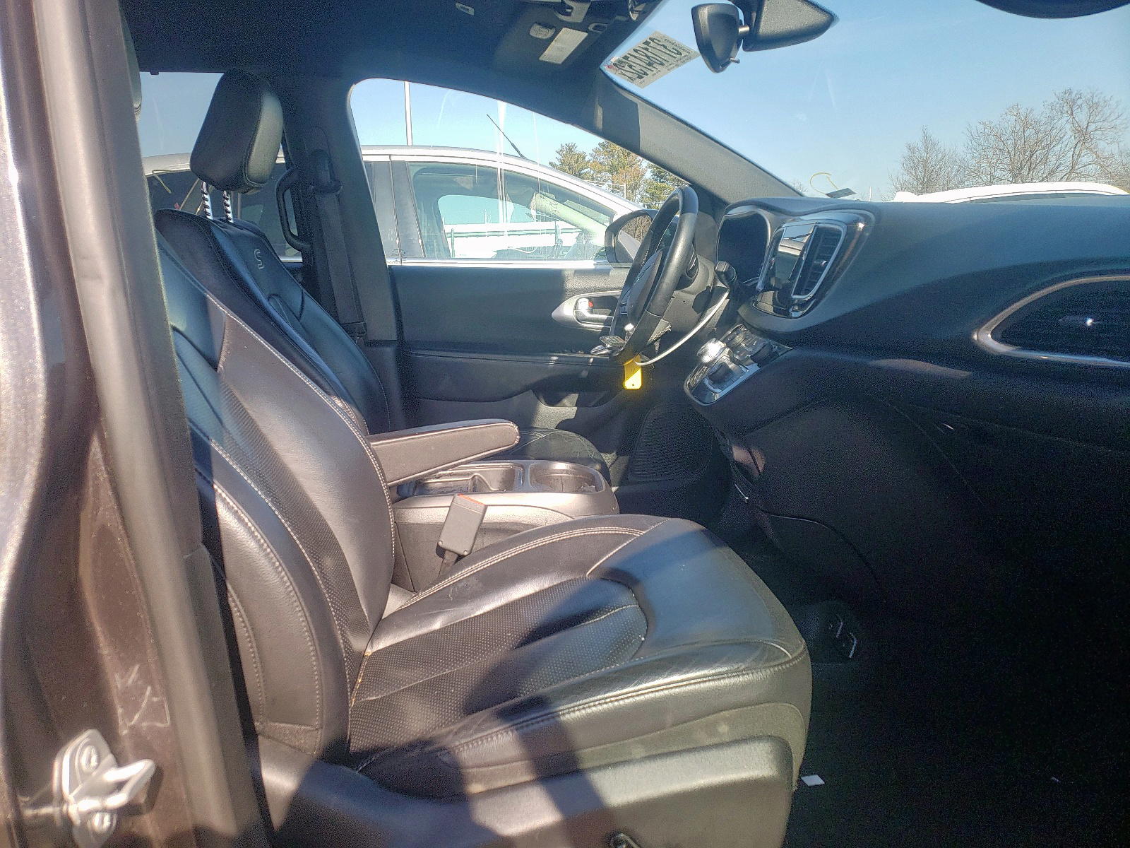 Photo 5 from auction – 2018 CHRYSLER PACIFICA T with VIN 2C4RC1BG1JR178022