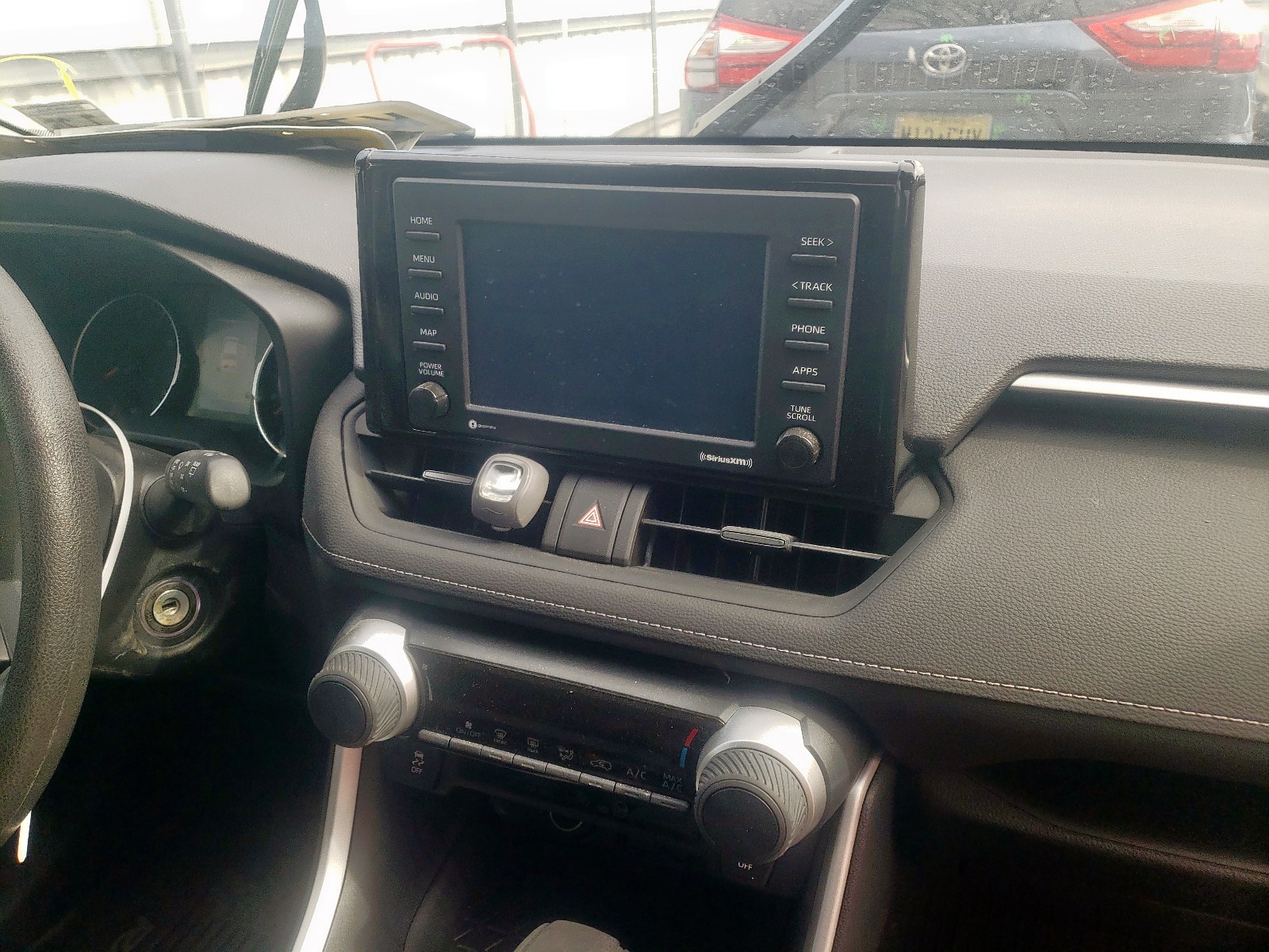 Photo 9 from auction – 2020 TOYOTA RAV4 LE with VIN 2T3F1RFV5LW115787