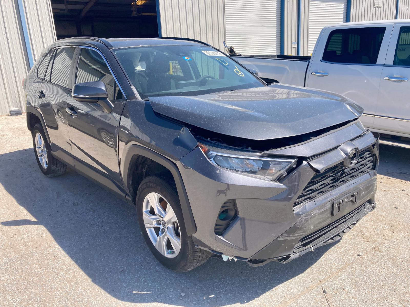 TOYOTA RAV4 XLE 2019 with VIN 2T3W1RFV1KC016917 - Photo from auction