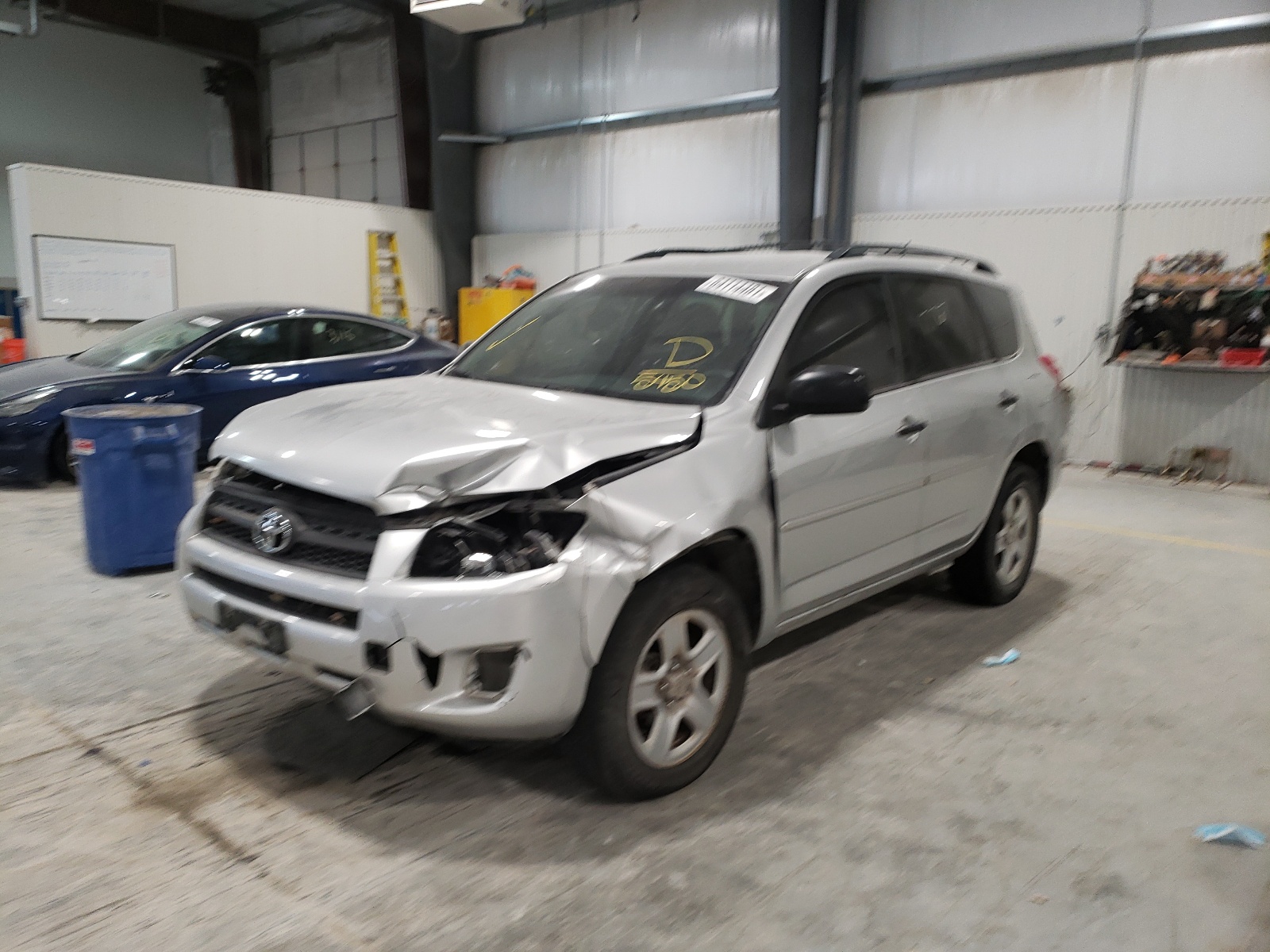 Zdjęcie 2 z aukcji – 2011 TOYOTA RAV4 z VIN 2T3BF4DVXBW085450