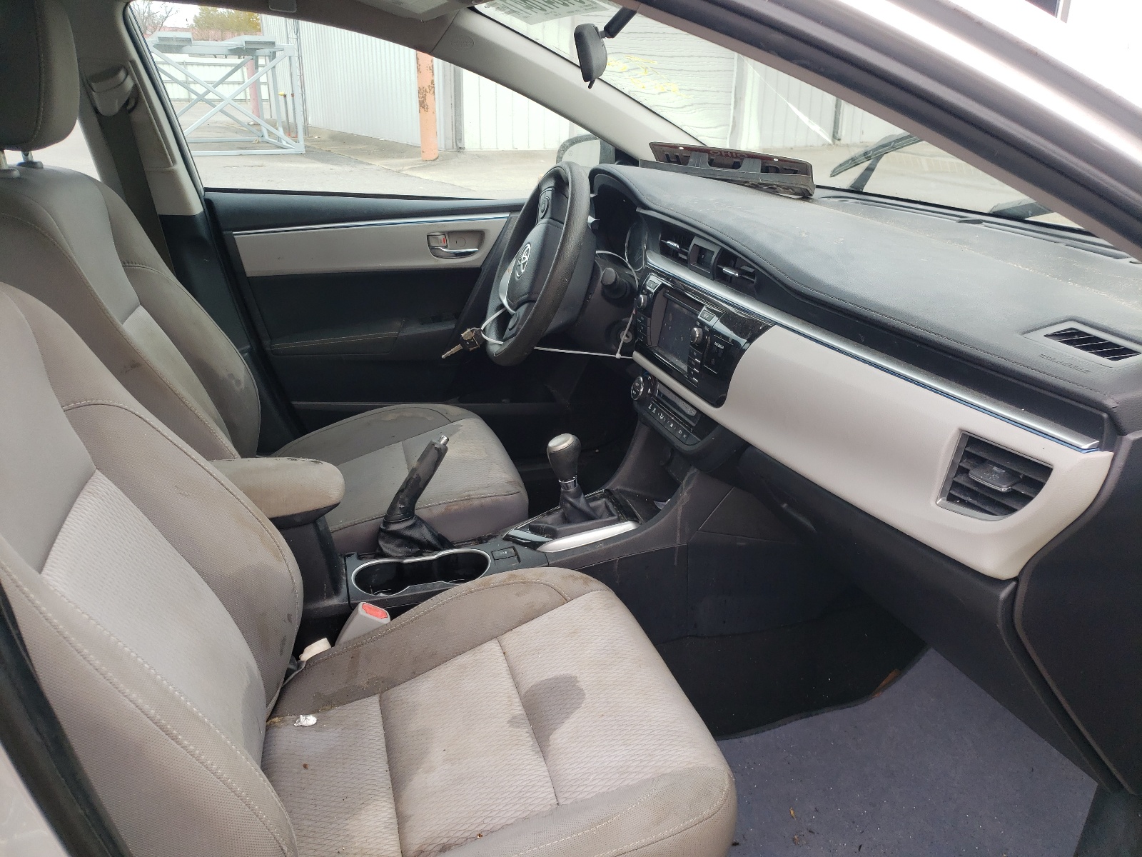 Photo 5 from auction – 2015 TOYOTA COROLLA L with VIN 2T1BURHE3FC379303