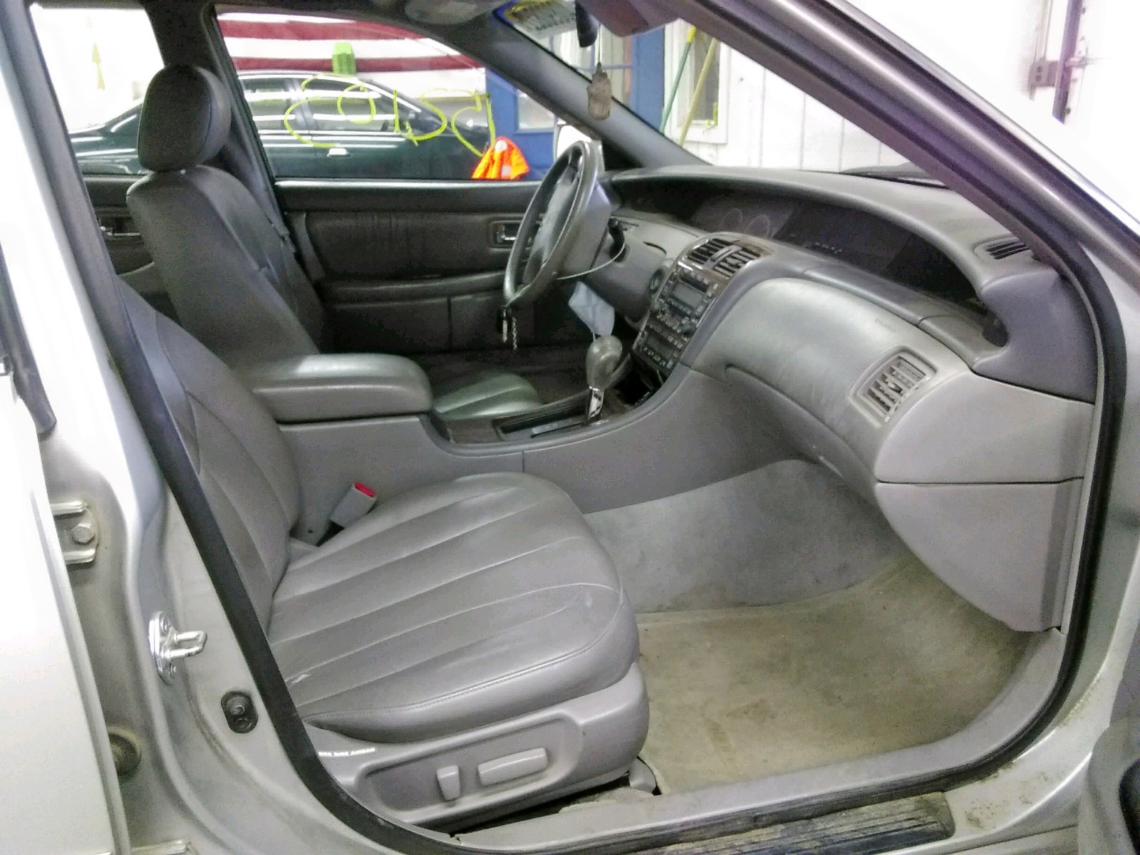 Photo 5 from auction – 2002 TOYOTA AVALON XL with VIN 4T1BF28B72U250853