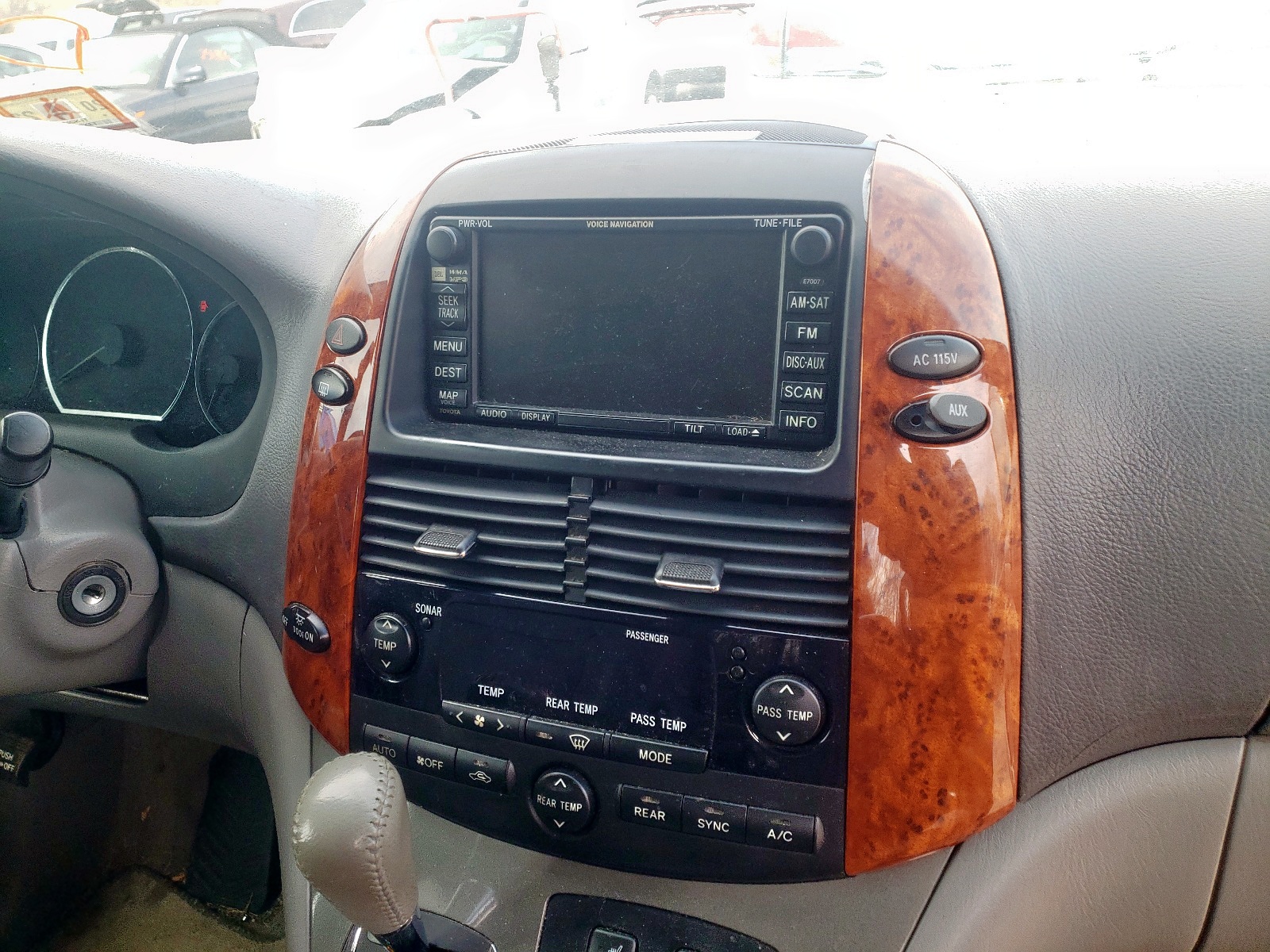 Photo 9 from auction – 2008 TOYOTA SIENNA XLE with VIN 5TDZK22C18S191280