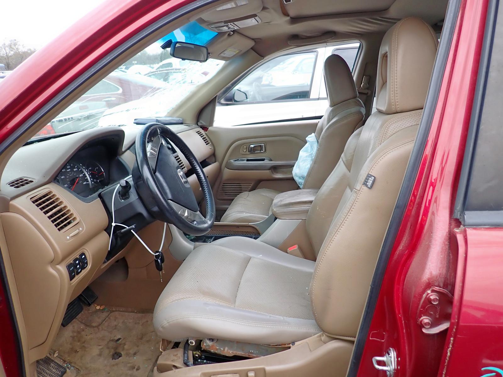 Photo 5 from auction – 2005 HONDA PILOT EXL with VIN 5FNYF18525B049216