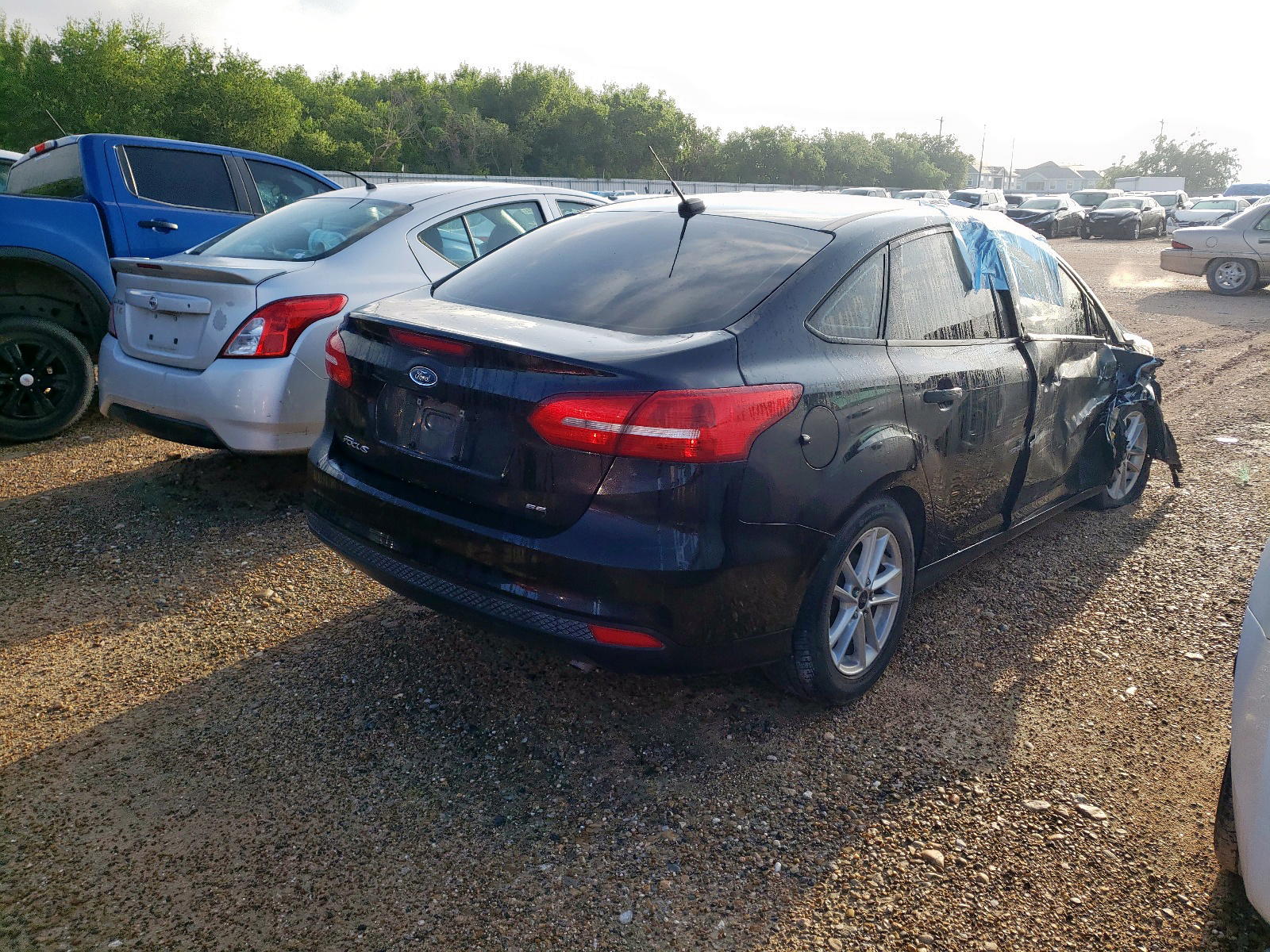 Photo 4 from auction – 2017 FORD FOCUS SE with VIN 1FADP3F22HL318922