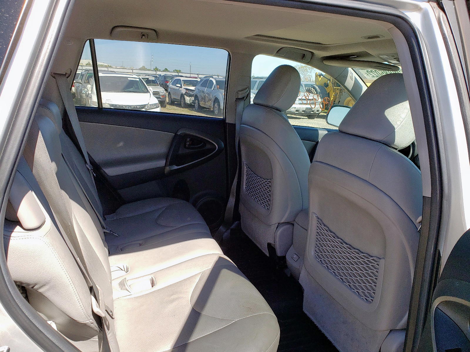 Photo 6 from auction – 2011 TOYOTA RAV4 LIMIT with VIN 2T3YK4DV4BW010250