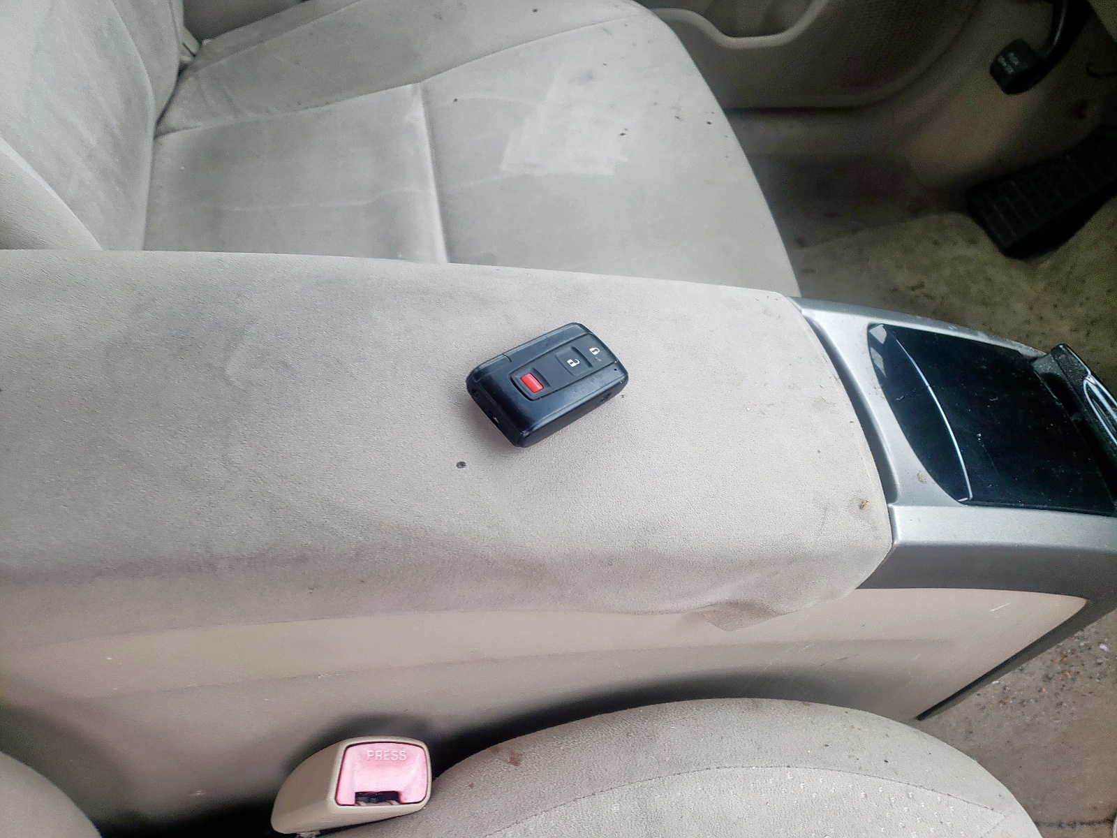 Photo 9 from auction – 2005 TOYOTA PRIUS with VIN JTDKB20U457039920