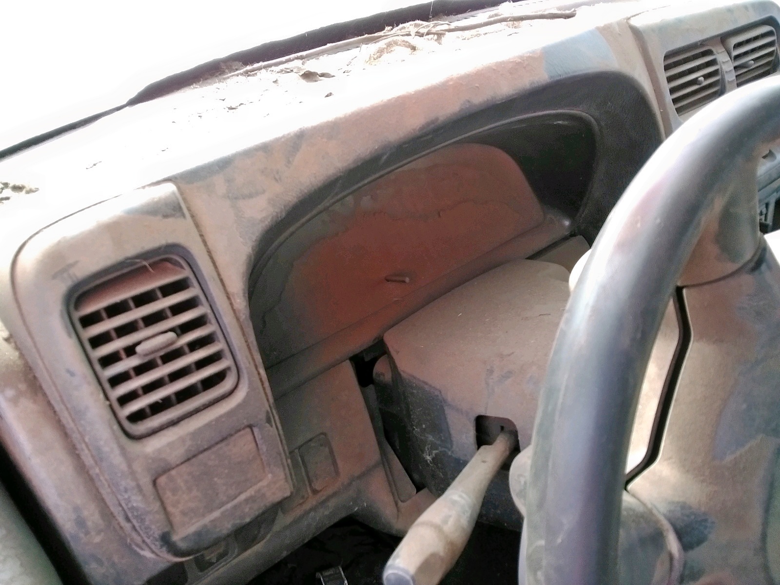 Photo 8 from auction – 2001 NISSAN FRONTIER X with VIN 1N6DD21S51C381956
