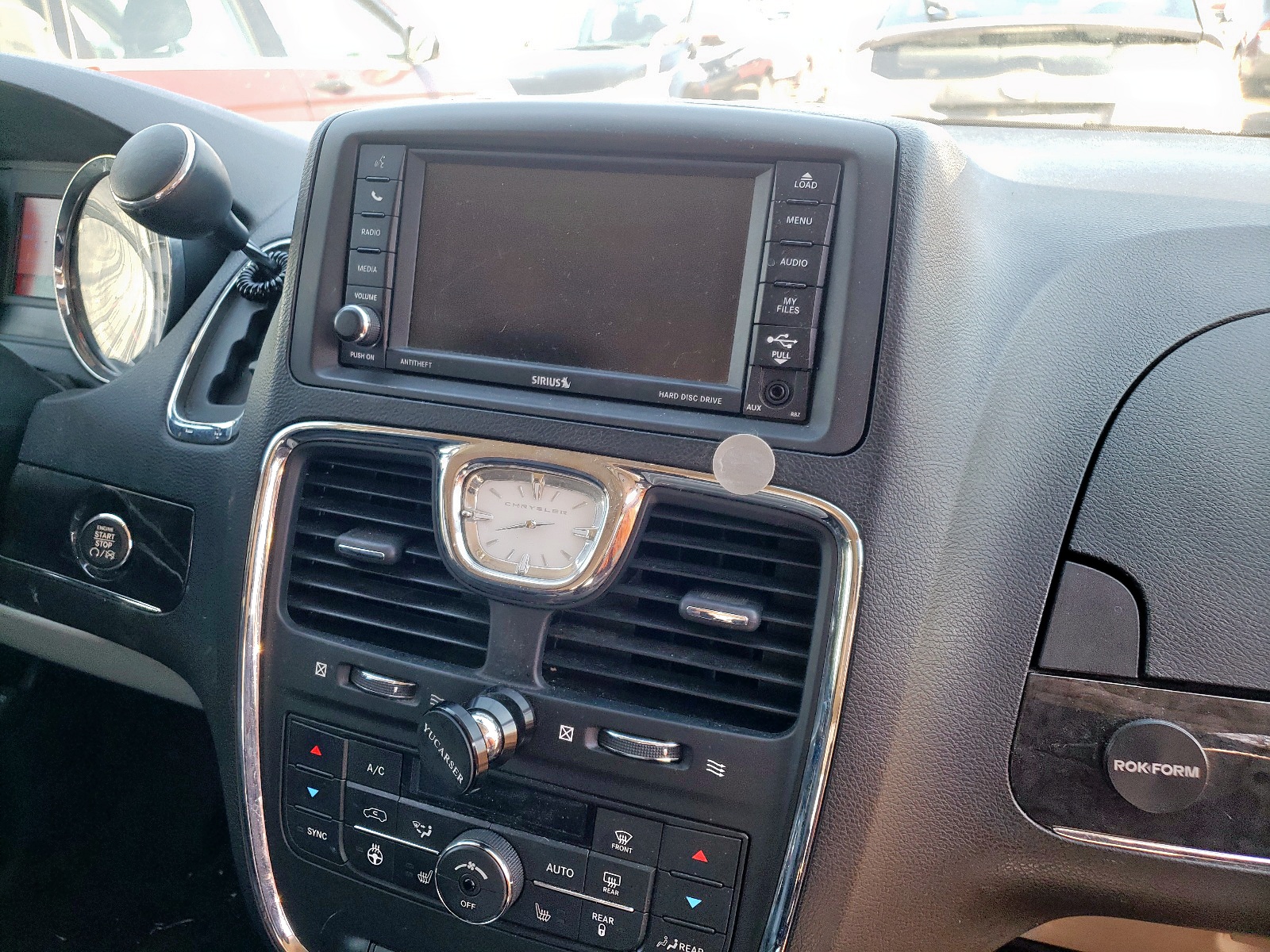 Photo 9 from auction – 2015 CHRYSLER TOWN & COU with VIN 2C4RC1BG7FR582787