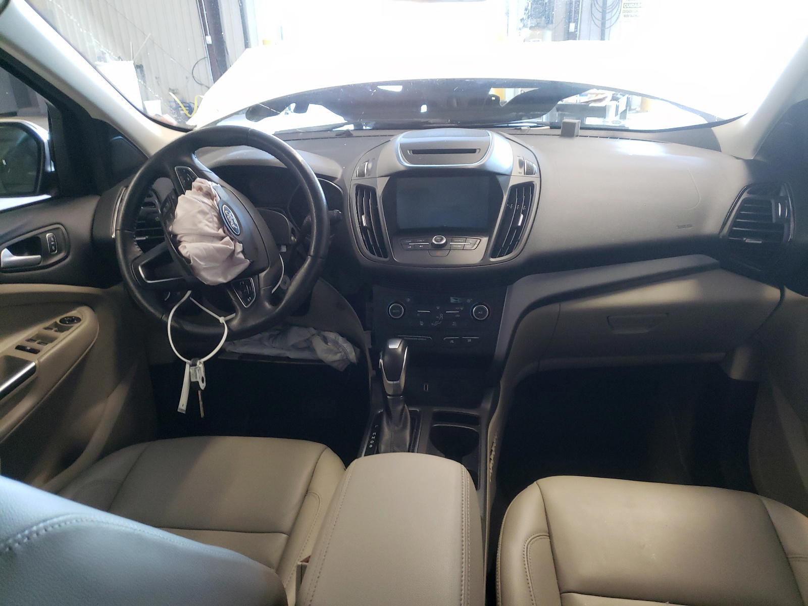 Photo 9 from auction – 2018 FORD ESCAPE SEL with VIN 1FMCU0HD9JUB58464