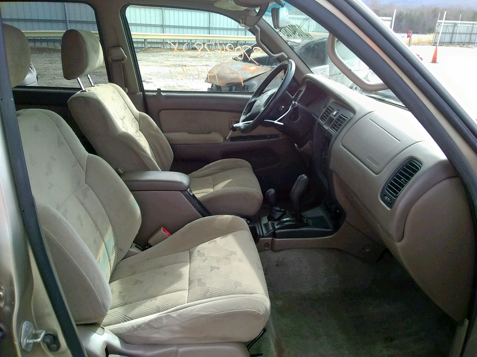 Photo 5 from auction – 2001 TOYOTA 4RUNNER SR with VIN JT3HN86R019053582