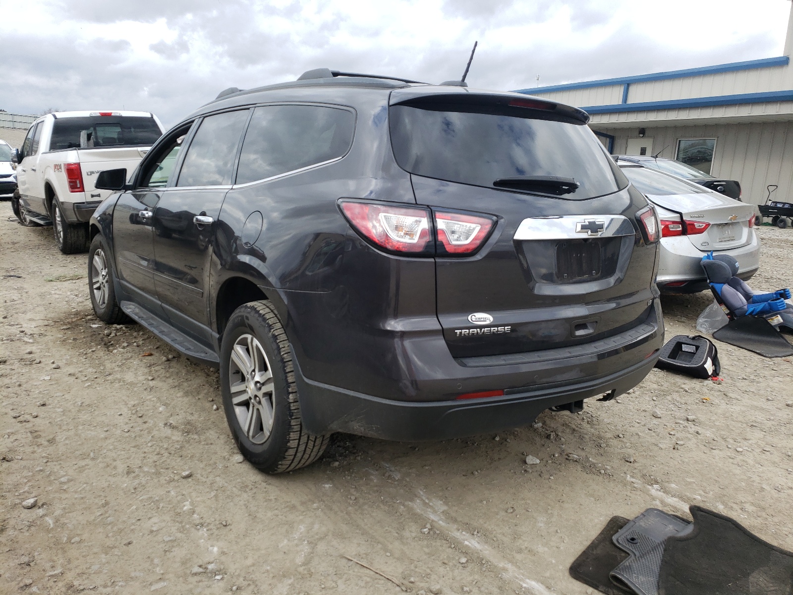 Photo 3 from auction – 2017 CHEVROLET TRAVERSE L with VIN 1GNKRHKD1HJ120853