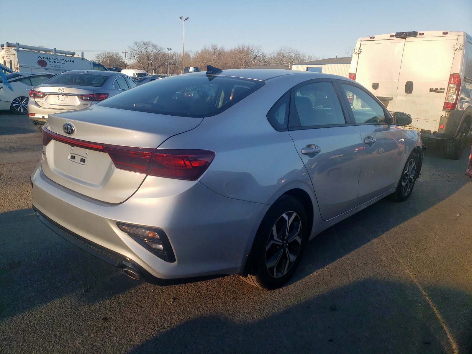 Photo 4 from auction – 2019 KIA FORTE FE with VIN 3KPF24AD6KE107173