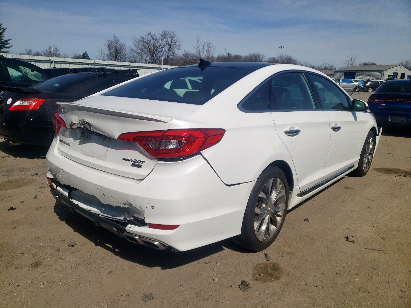 Photo 4 from auction – 2015 HYUNDAI SONATA with VIN 5NPE34ABXFH257859