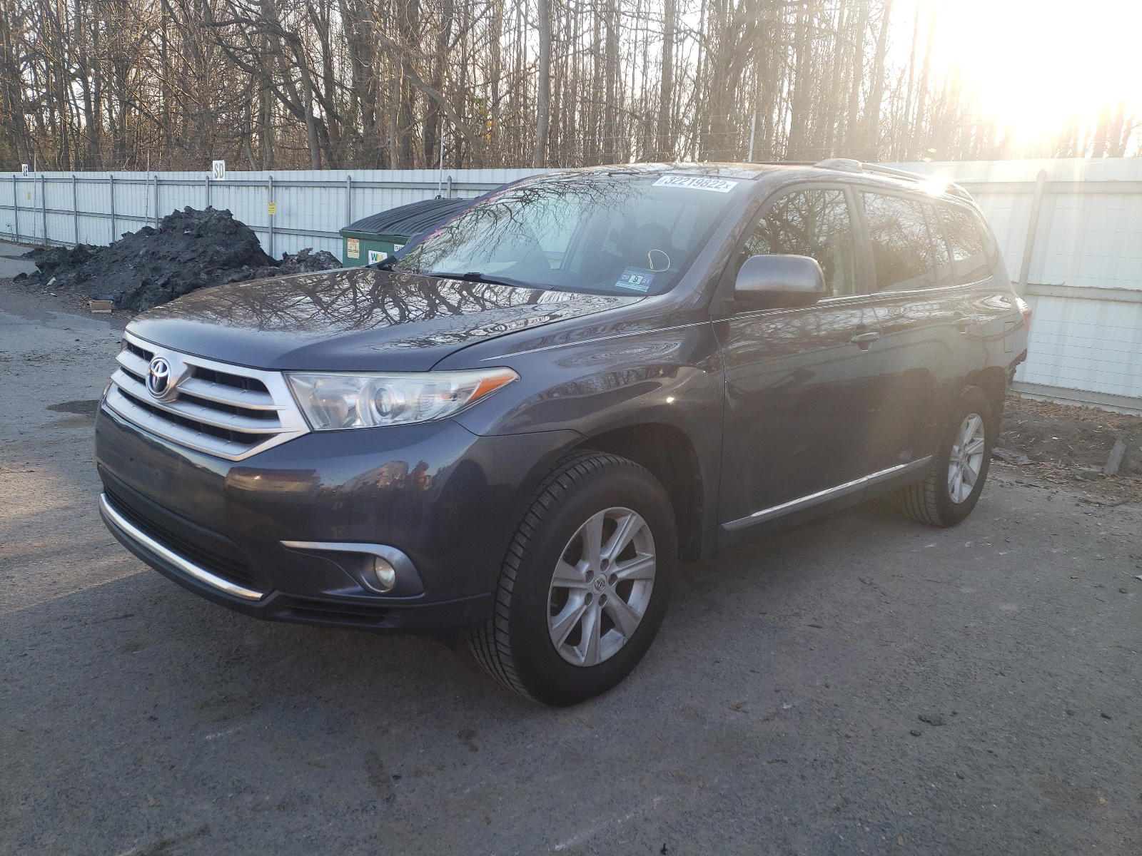Photo 2 from auction – 2012 TOYOTA HIGHLANDER with VIN 5TDBK3EH8CS142469