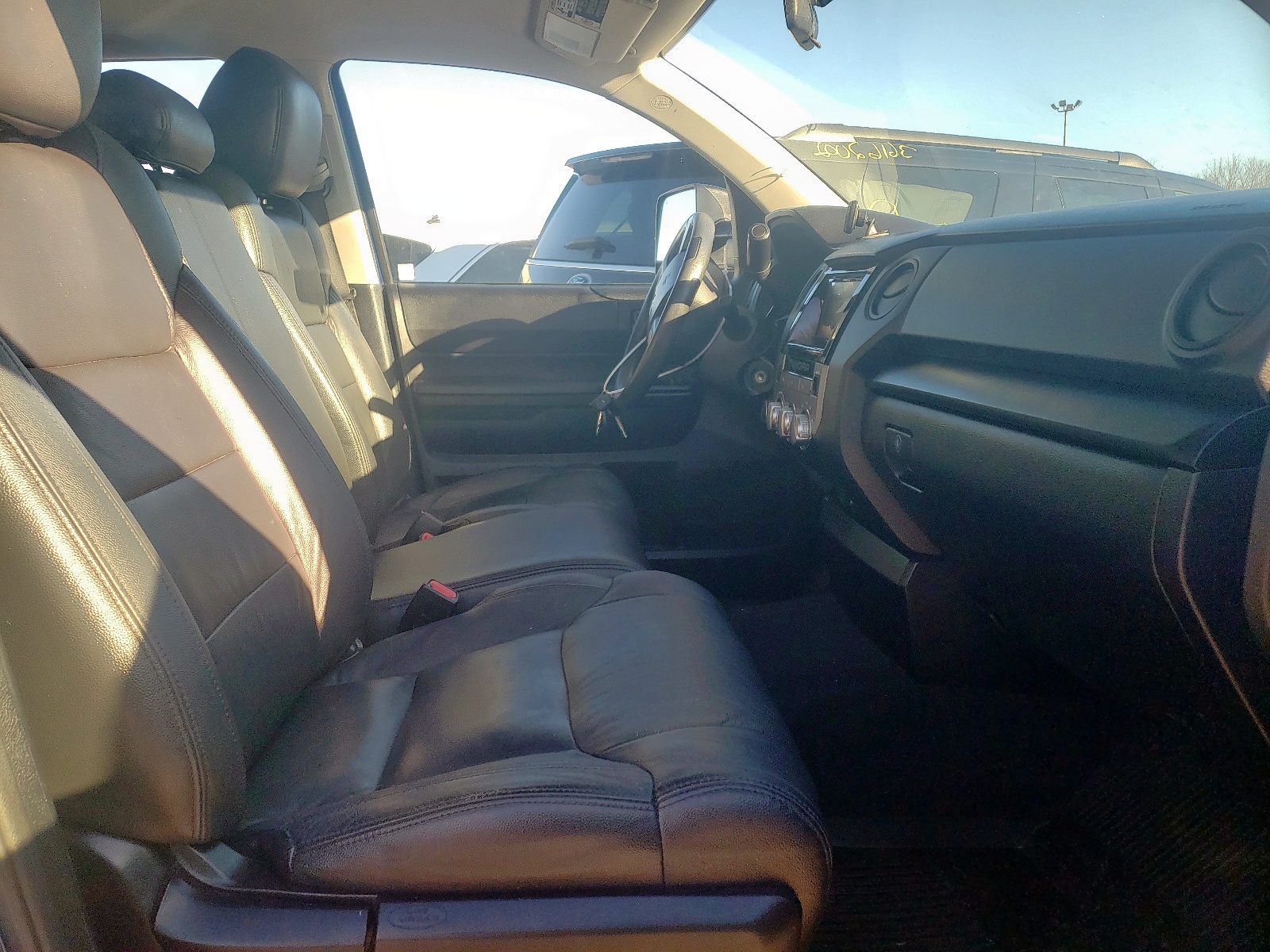 Photo 5 from auction – 2015 TOYOTA TUNDRA DOU with VIN 5TFCY5F19FX018080
