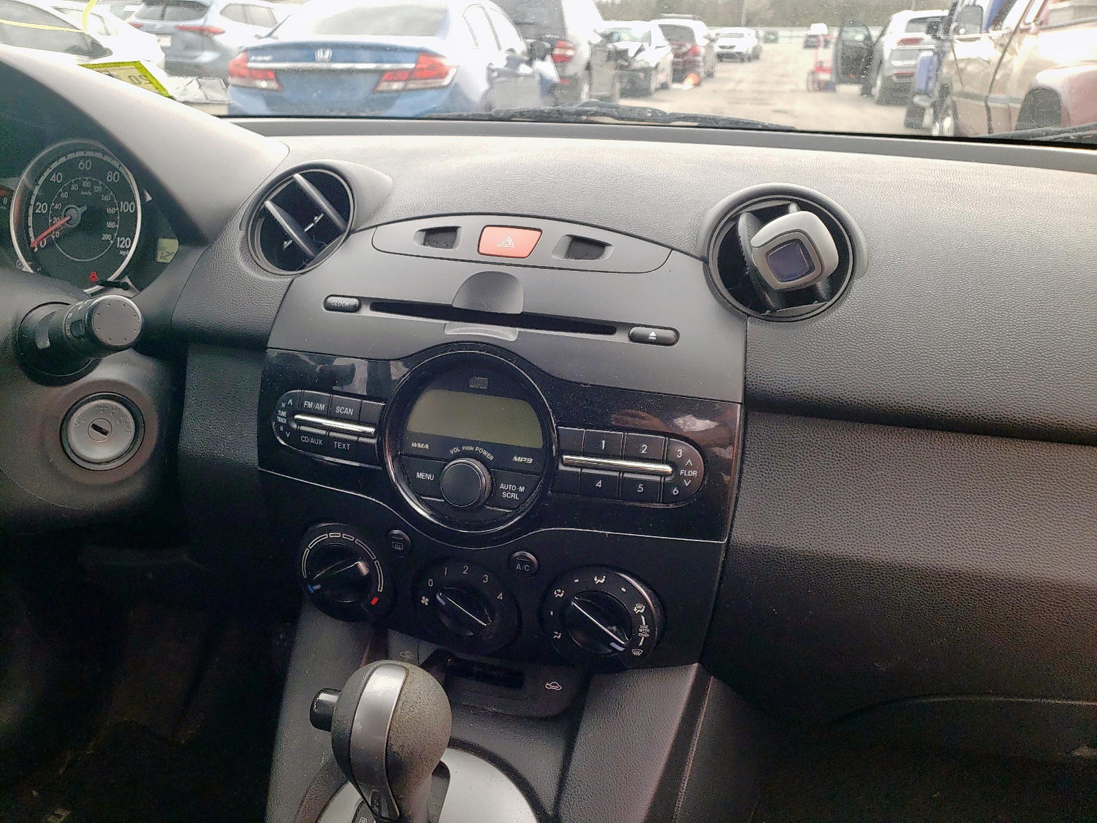 Photo 9 from auction – 2011 MAZDA MAZDA2 with VIN JM1DE1HZ3B0103637