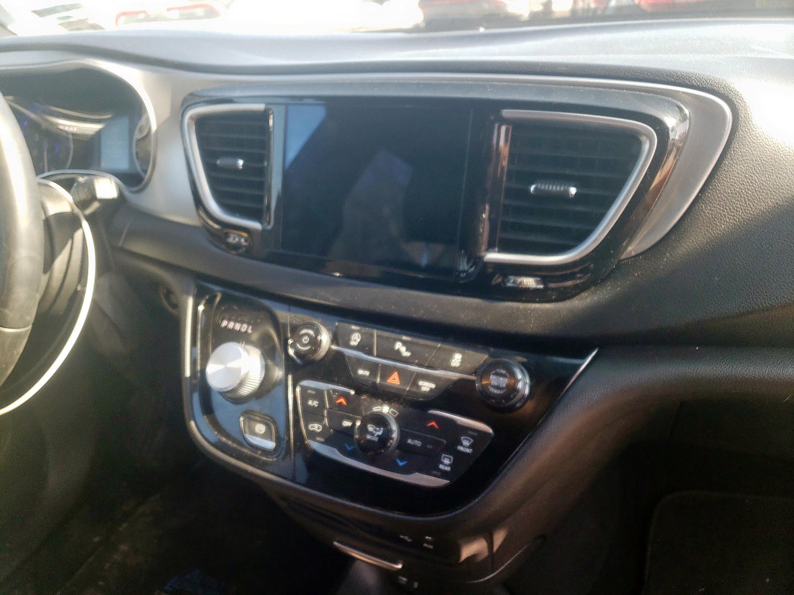 Photo 9 from auction – 2018 CHRYSLER PACIFICA T with VIN 2C4RC1BG1JR178022