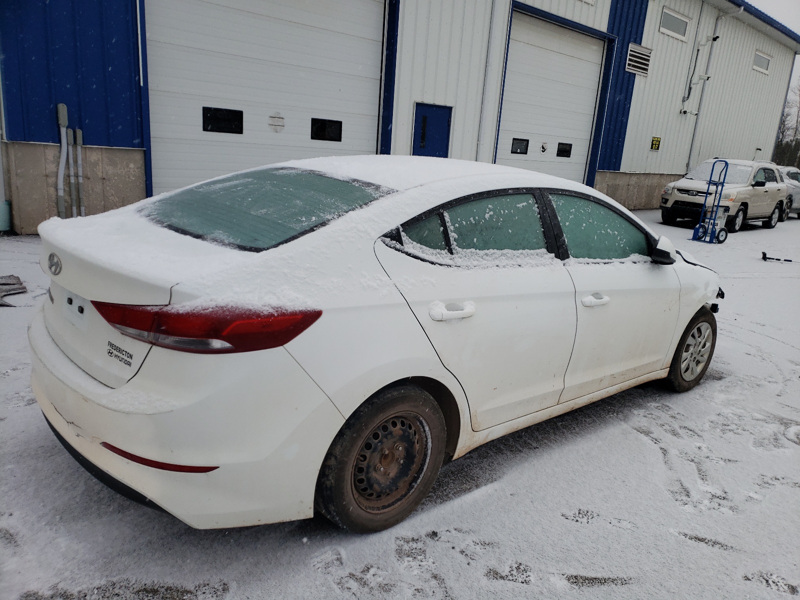 Photo 4 from auction – 2017 HYUNDAI ELANTRA SE with VIN 5NPD74LF0HH045720