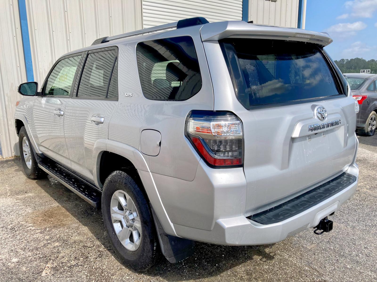 Photo 4 from auction – 2020 TOYOTA 4RUNNER SR with VIN JTEBU5JR8L5788830