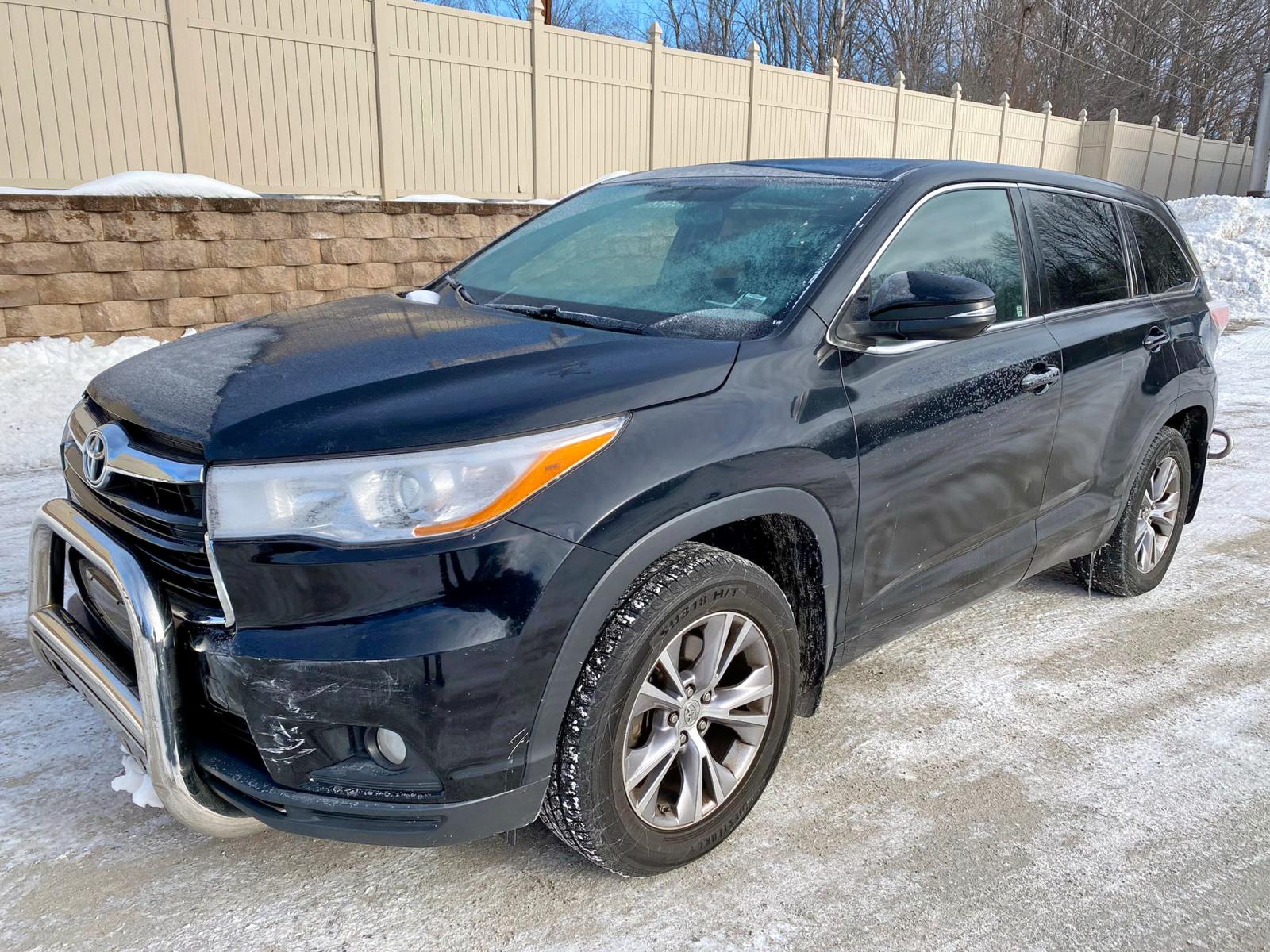 Photo 2 from auction – 2015 TOYOTA HIGHLANDER with VIN 5TDBKRFH9FS105498