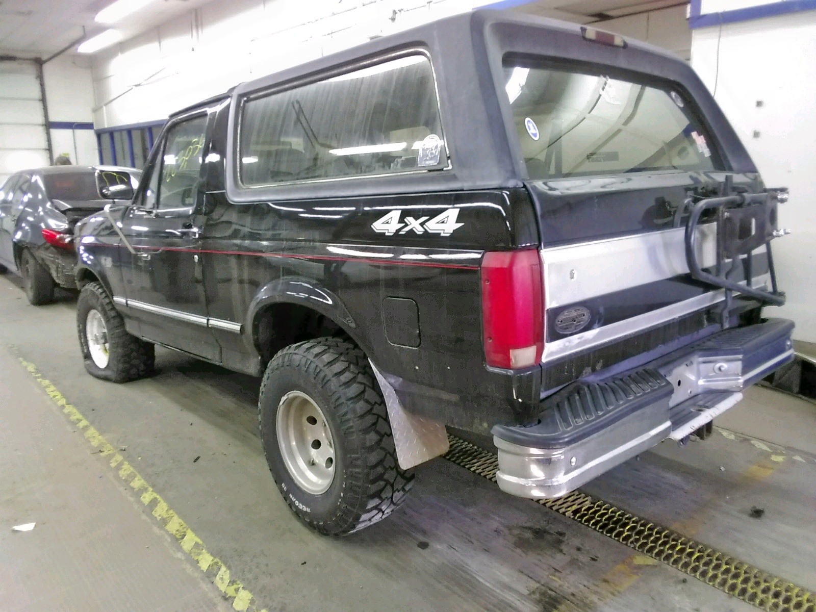 Photo 3 from auction – 1993 FORD BRONCO U10 with VIN 1FMEU15H7PLA08390