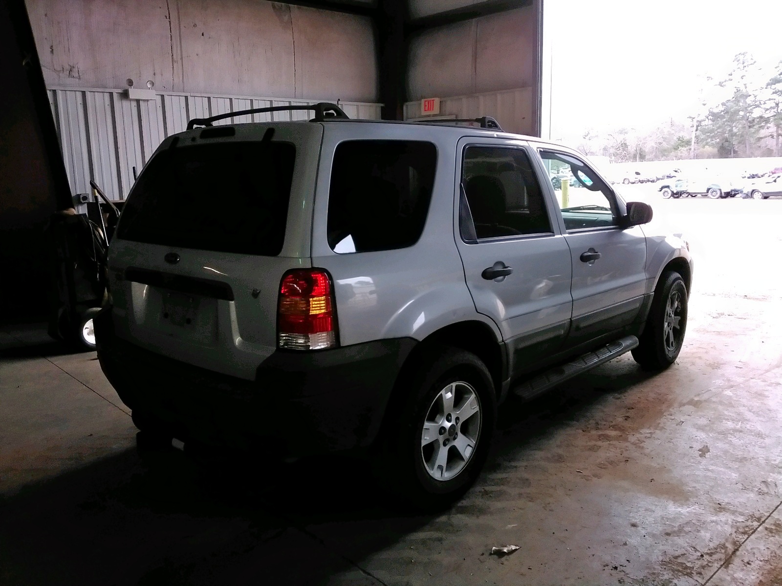 Photo 4 from auction – 2005 FORD ESCAPE XLT with VIN 1FMYU03165KB33638