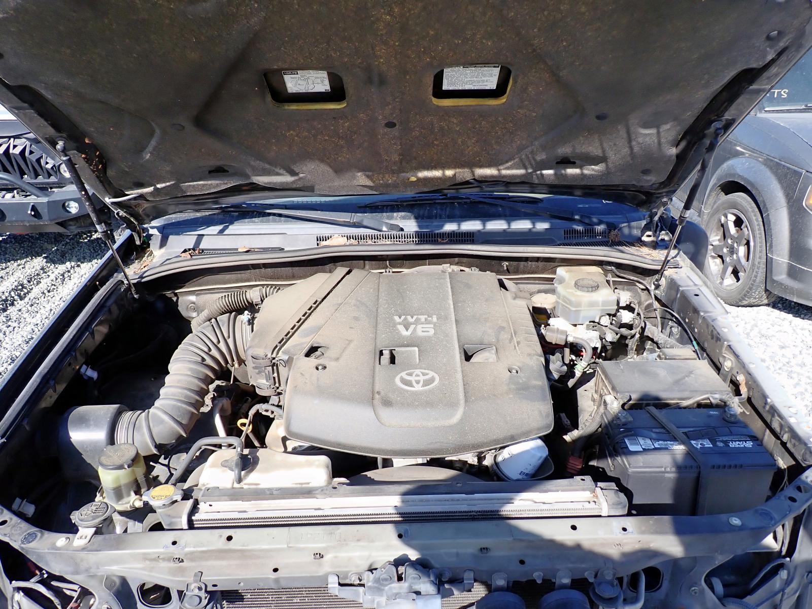 Photo 7 from auction – 2004 TOYOTA 4RUNNER SR with VIN JTEZU14RX48021113