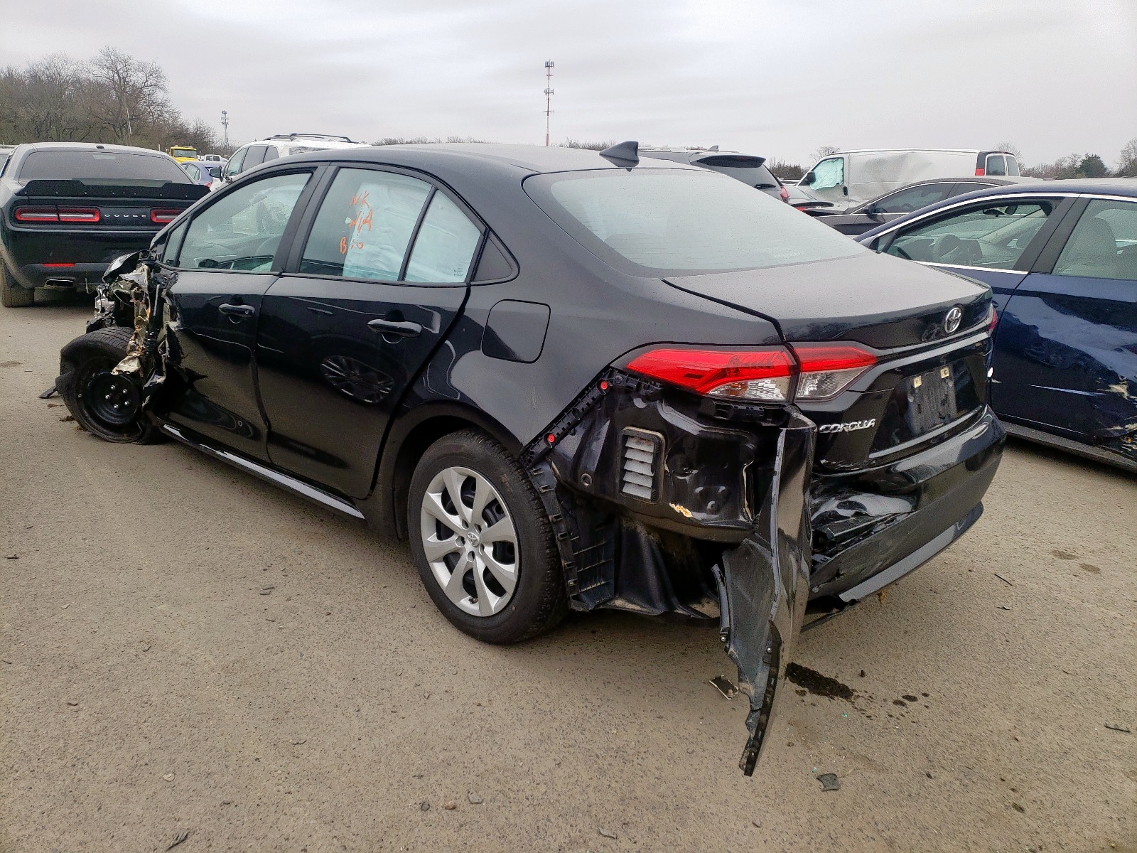 Photo 3 from auction – 2021 TOYOTA COROLLA LE with VIN 5YFEPMAE2MP175171