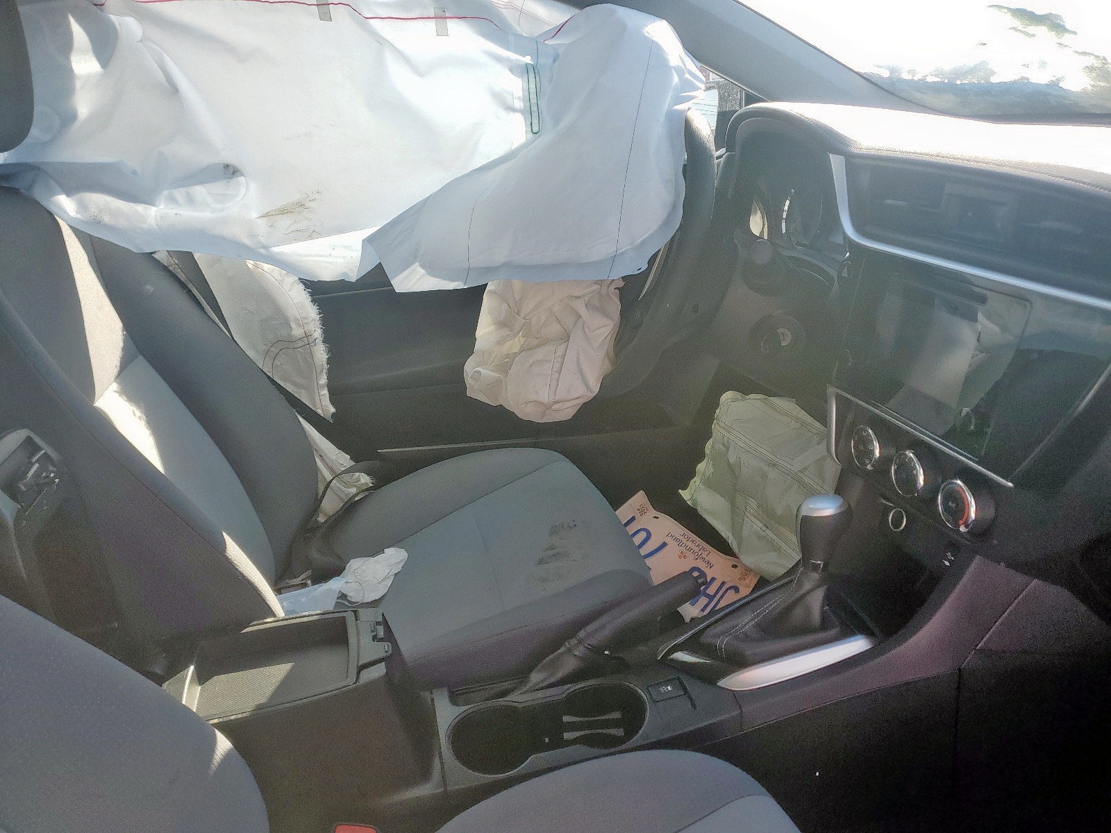 Photo 5 from auction – 2018 TOYOTA COROLLA L with VIN 2T1BURHE3JC074702