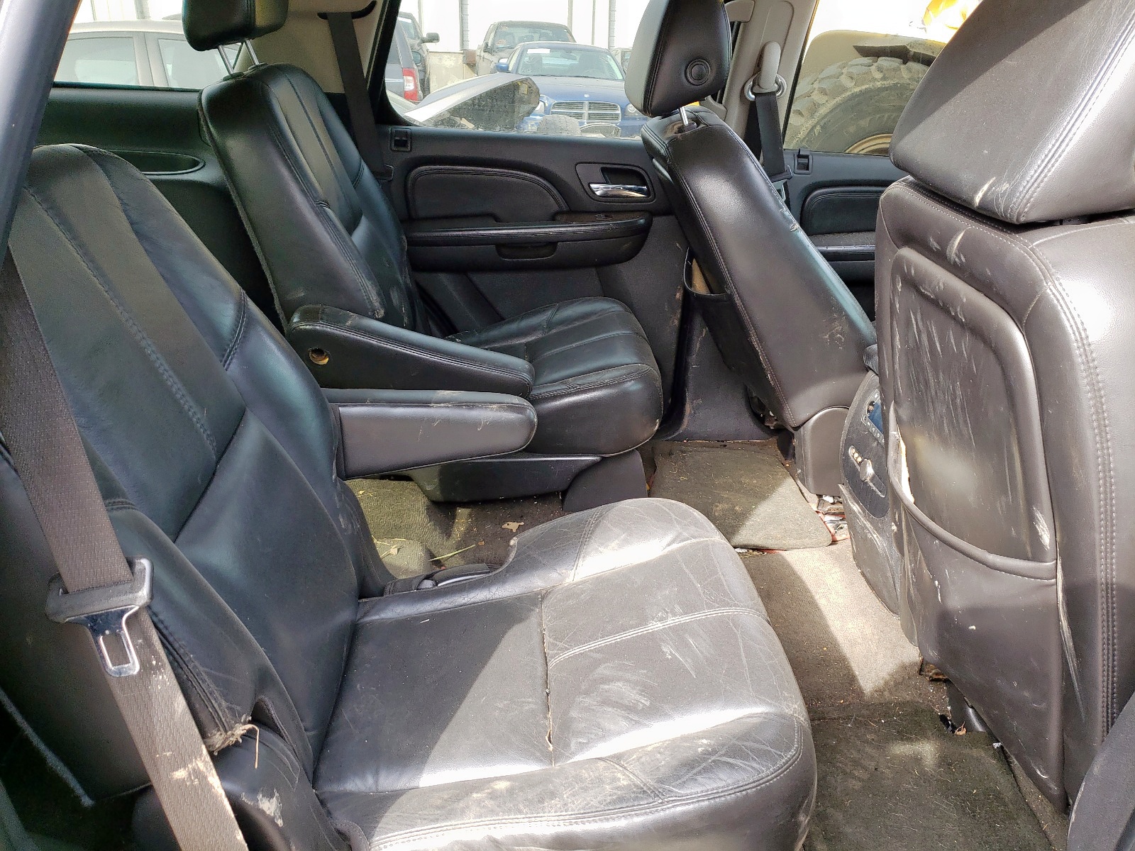 Photo 6 from auction – 2007 GMC YUKON DENA with VIN 1GKFK63897J236504