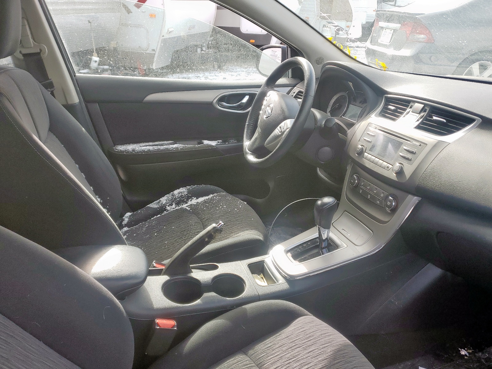 Photo 5 from auction – 2015 NISSAN SENTRA with VIN 3N1AB7AP0EL635347